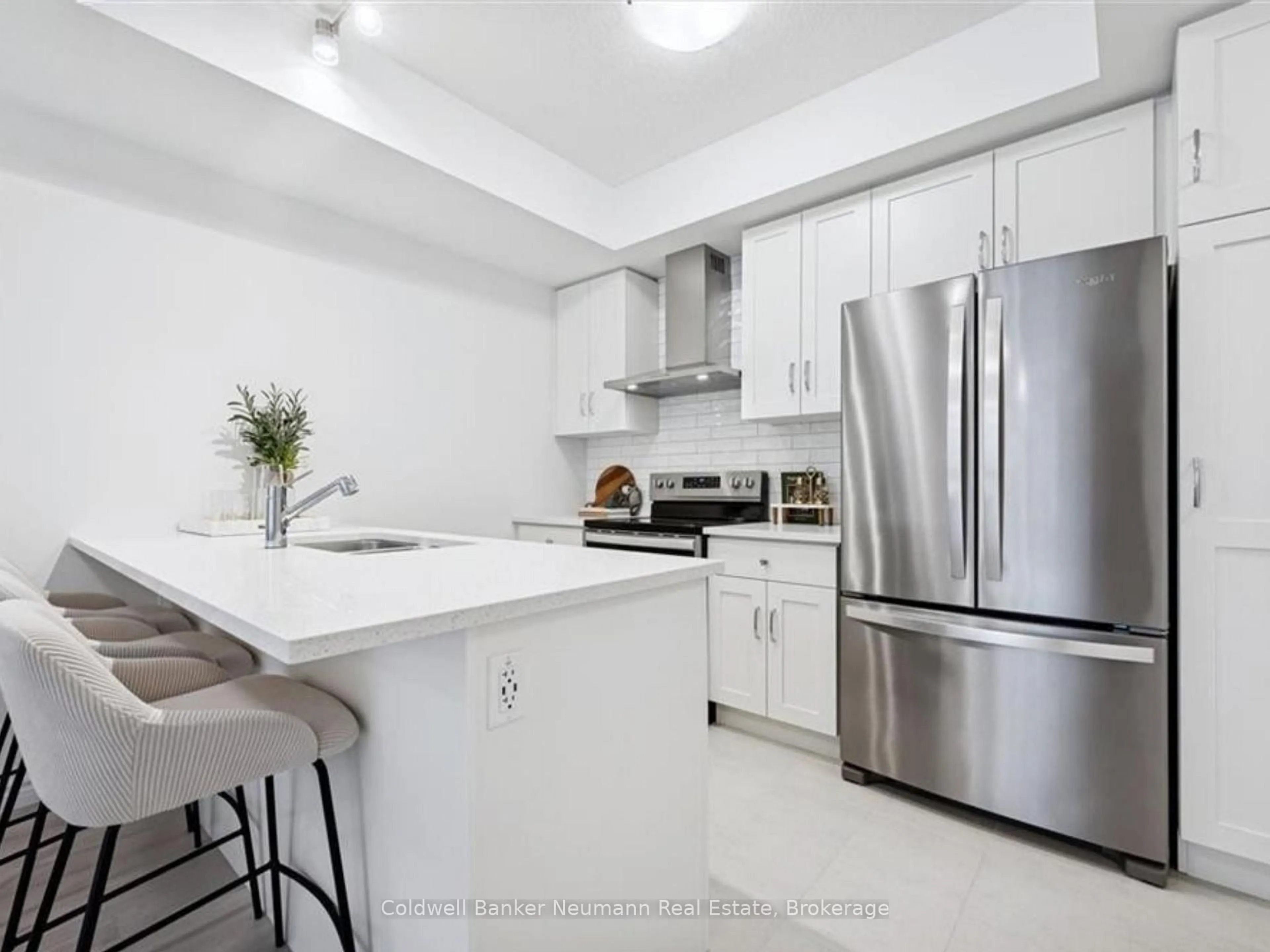 Standard kitchen, unknown for 7-53 Allegro Common, Cambridge Ontario N3C 1A5