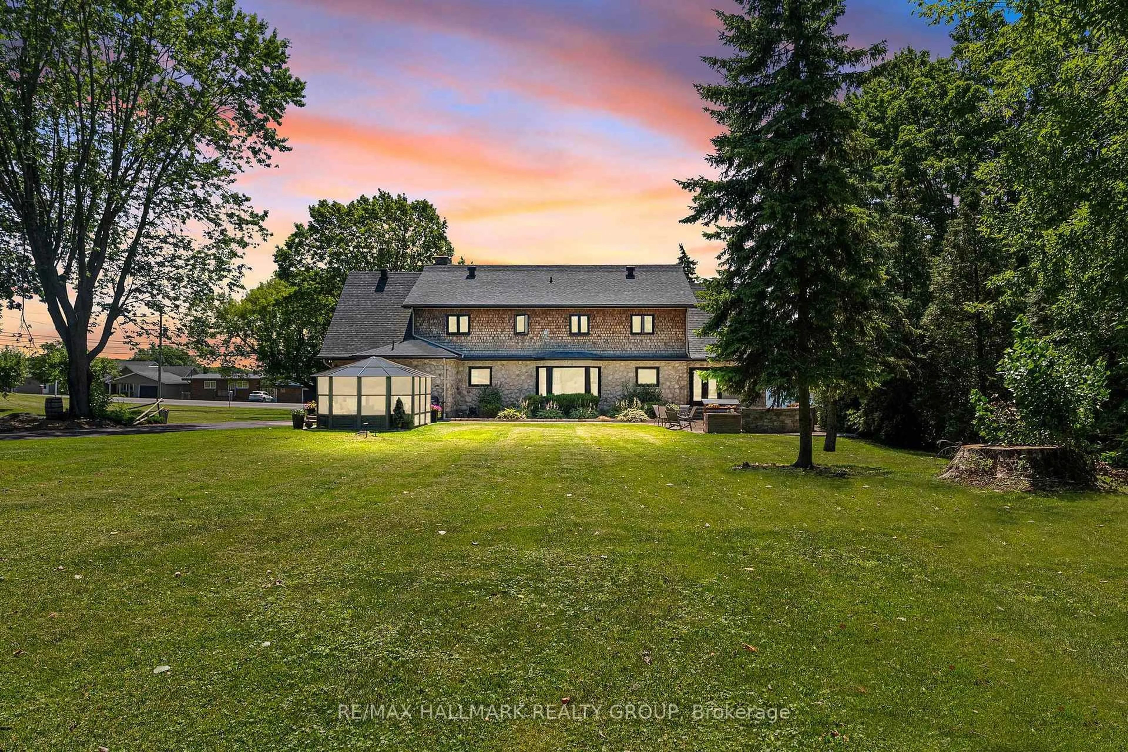 A pic from outside/outdoor area/front of a property/back of a property/a pic from drone, unknown for 18407 County 2 Rd, South Glengarry Ontario K6H 5R5