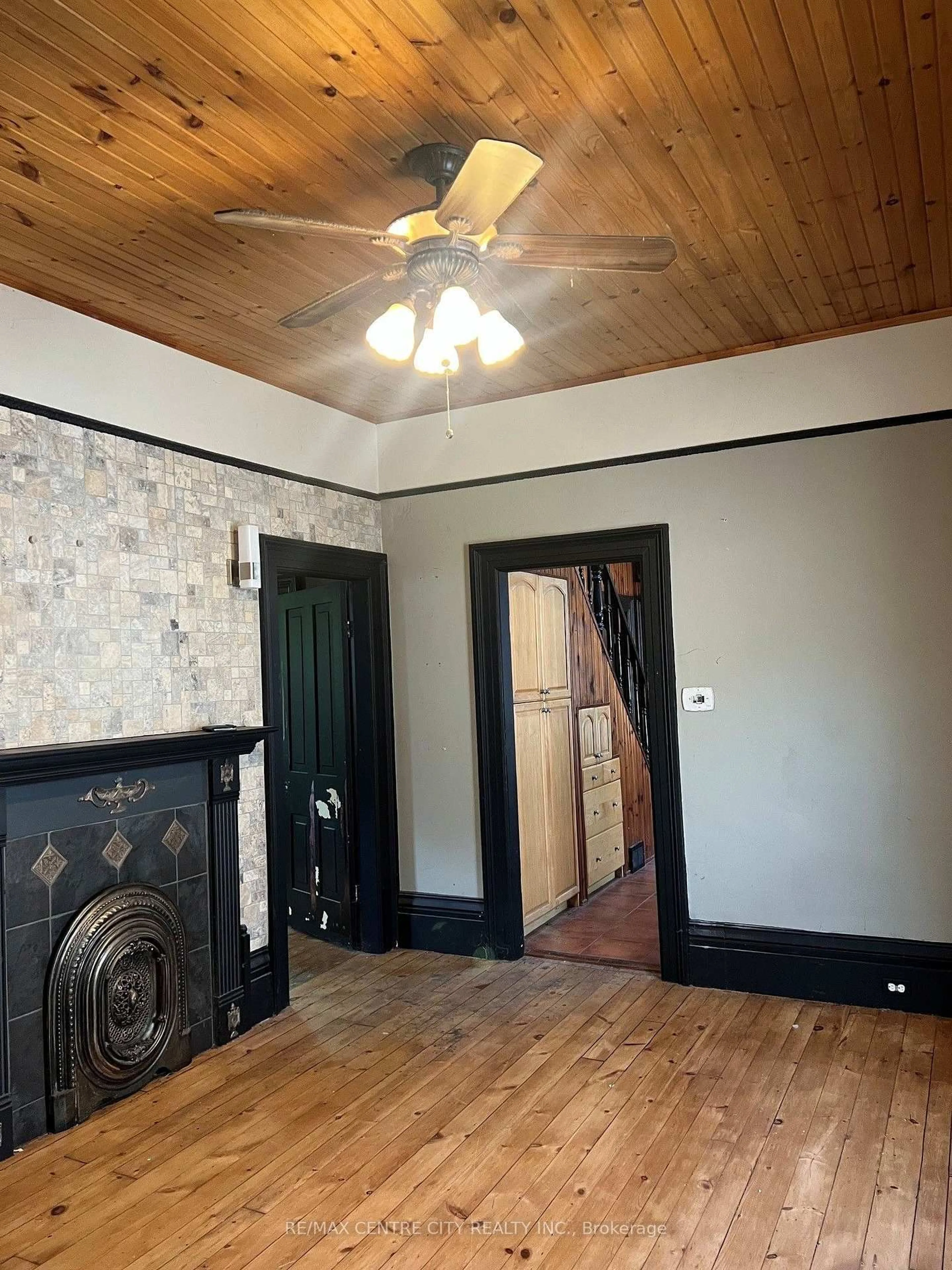 A pic of a room for 151 Clarence St, London East Ontario N6B 2J5