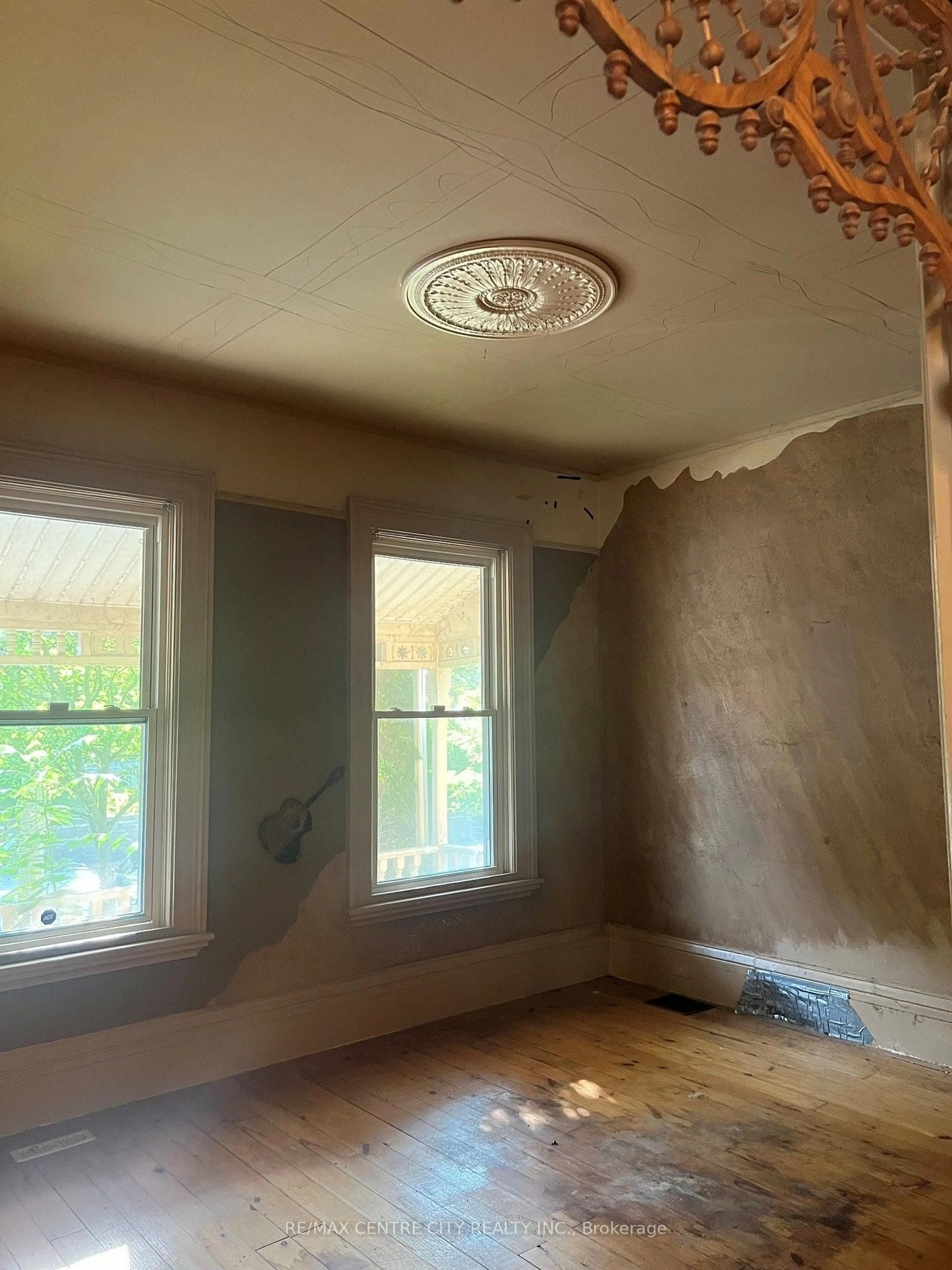 A pic of a room for 151 Clarence St, London East Ontario N6B 2J5