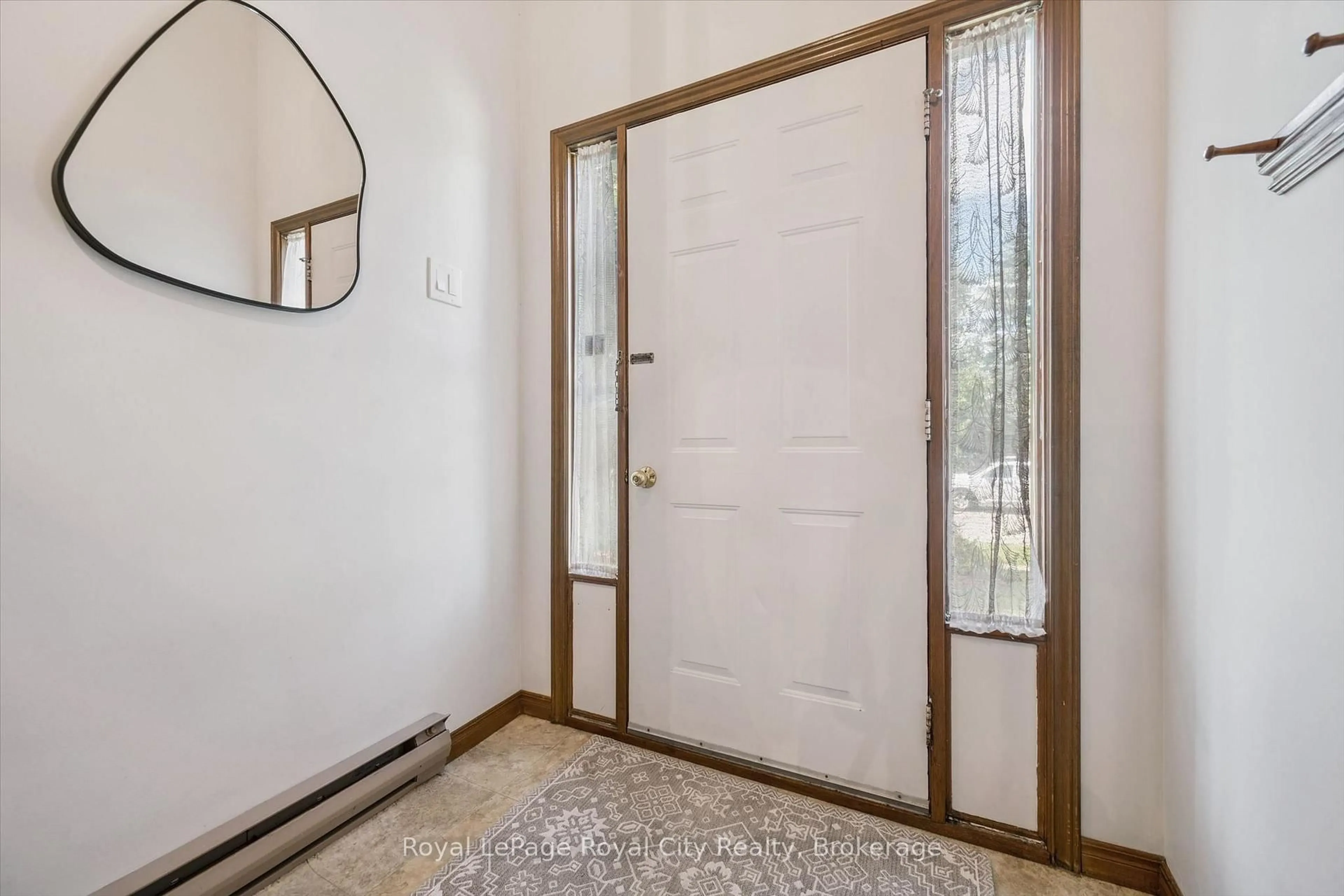 Indoor entryway for 181 Harvard Rd, Guelph Ontario N1G 4K4