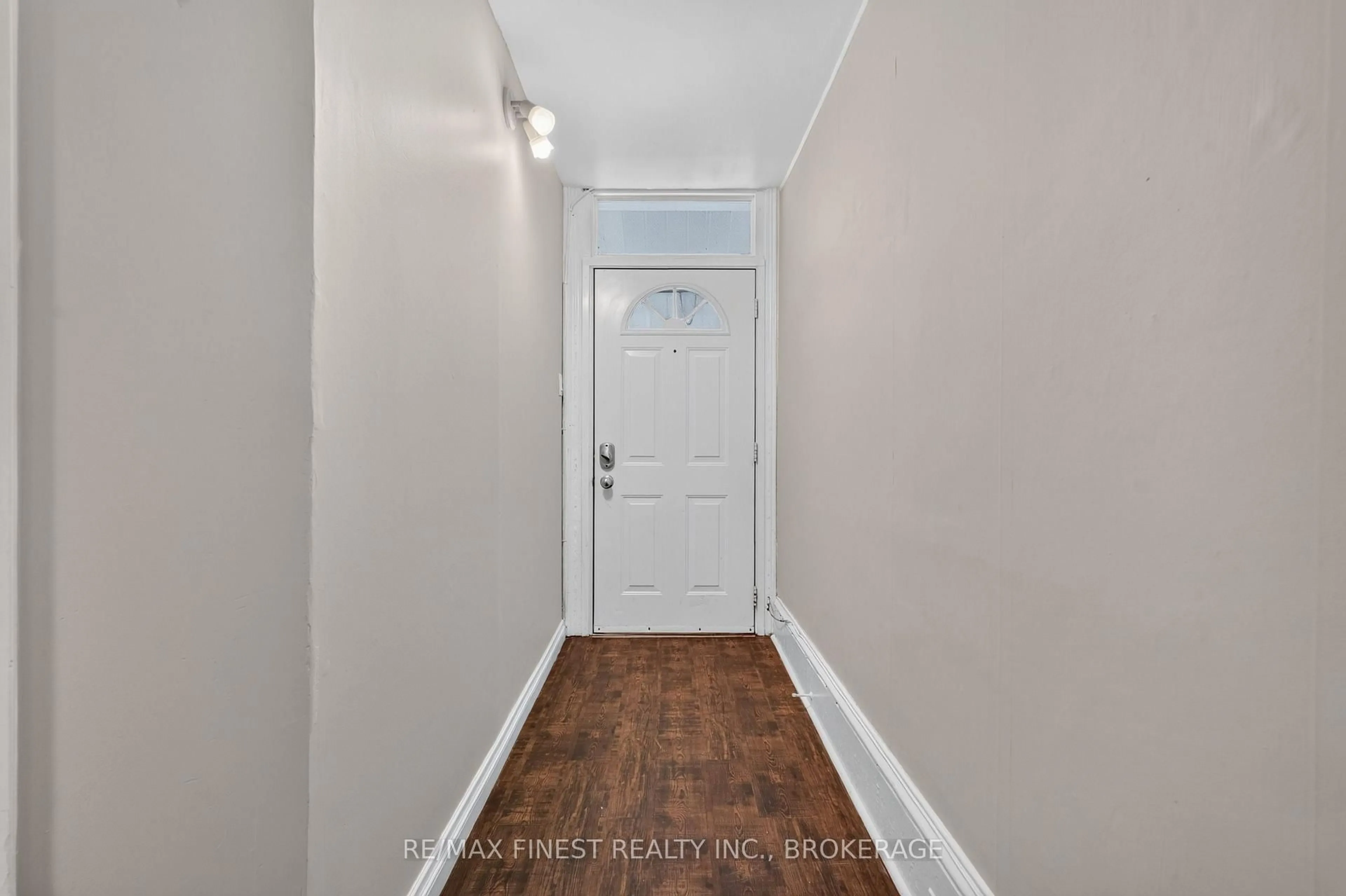 Indoor entryway for 358 Johnson St, Kingston Ontario K7L 1Y8
