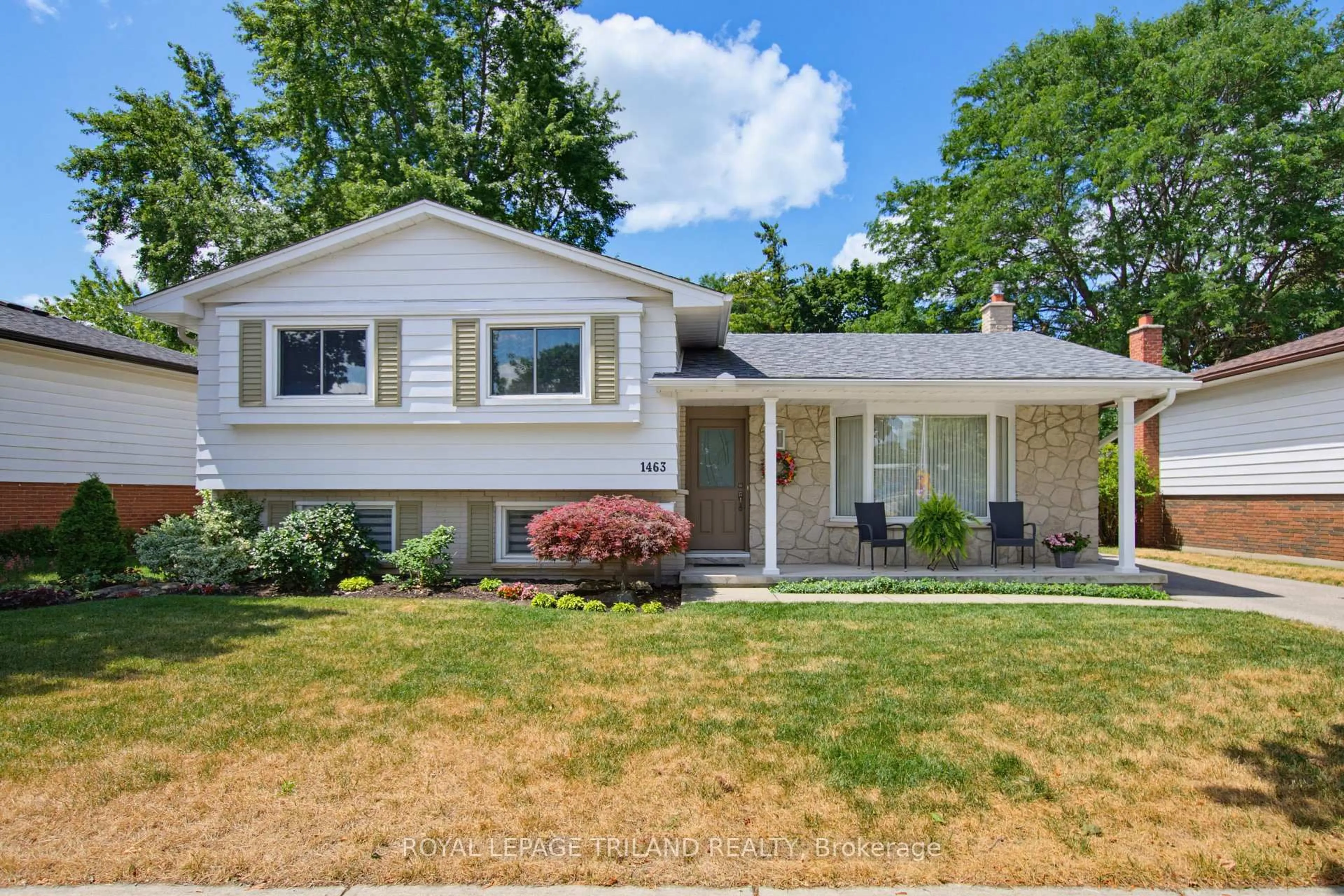 Home with vinyl exterior material, street for 1463 Glenora Dr, London North Ontario N5X 1V3
