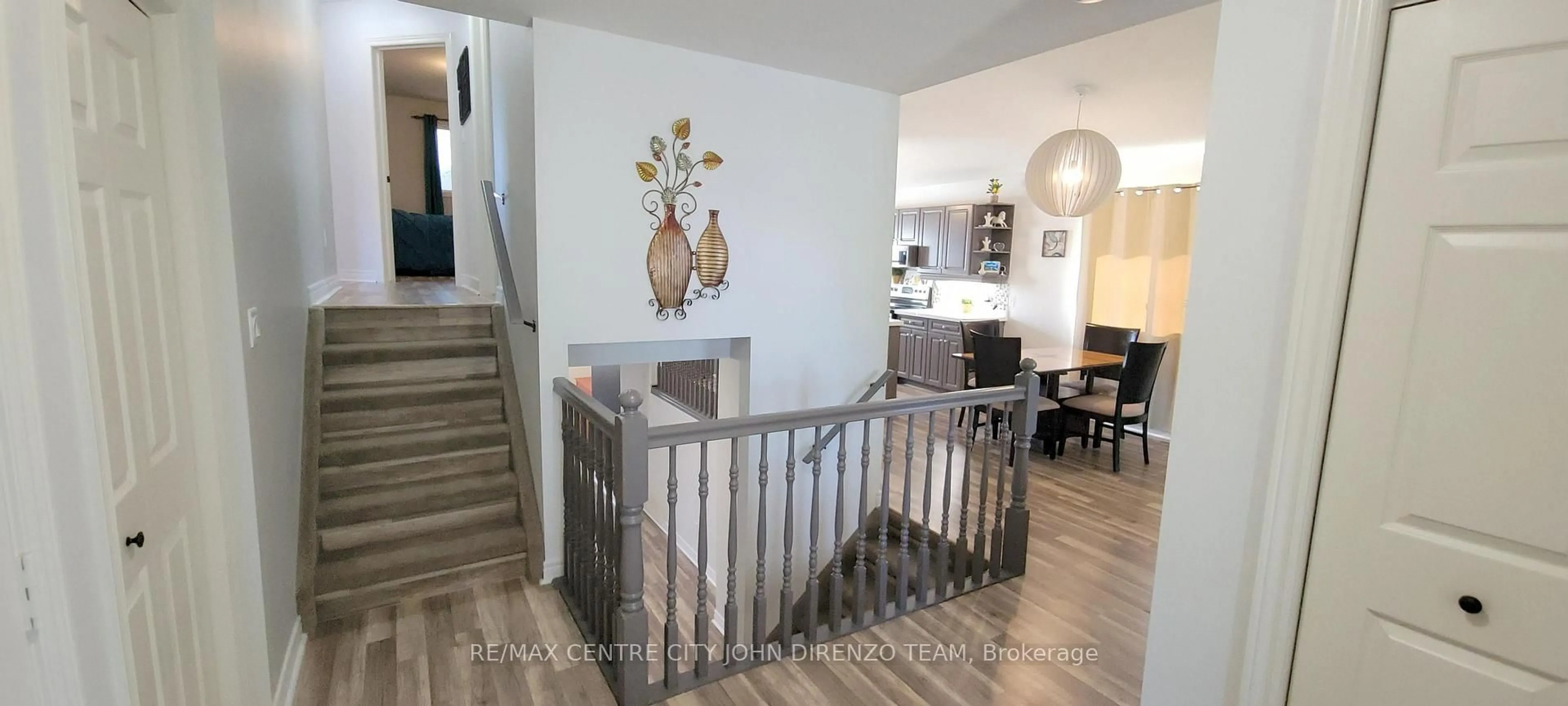 Indoor entryway for 72 Axford Pkwy, St. Thomas Ontario N5R 6E7