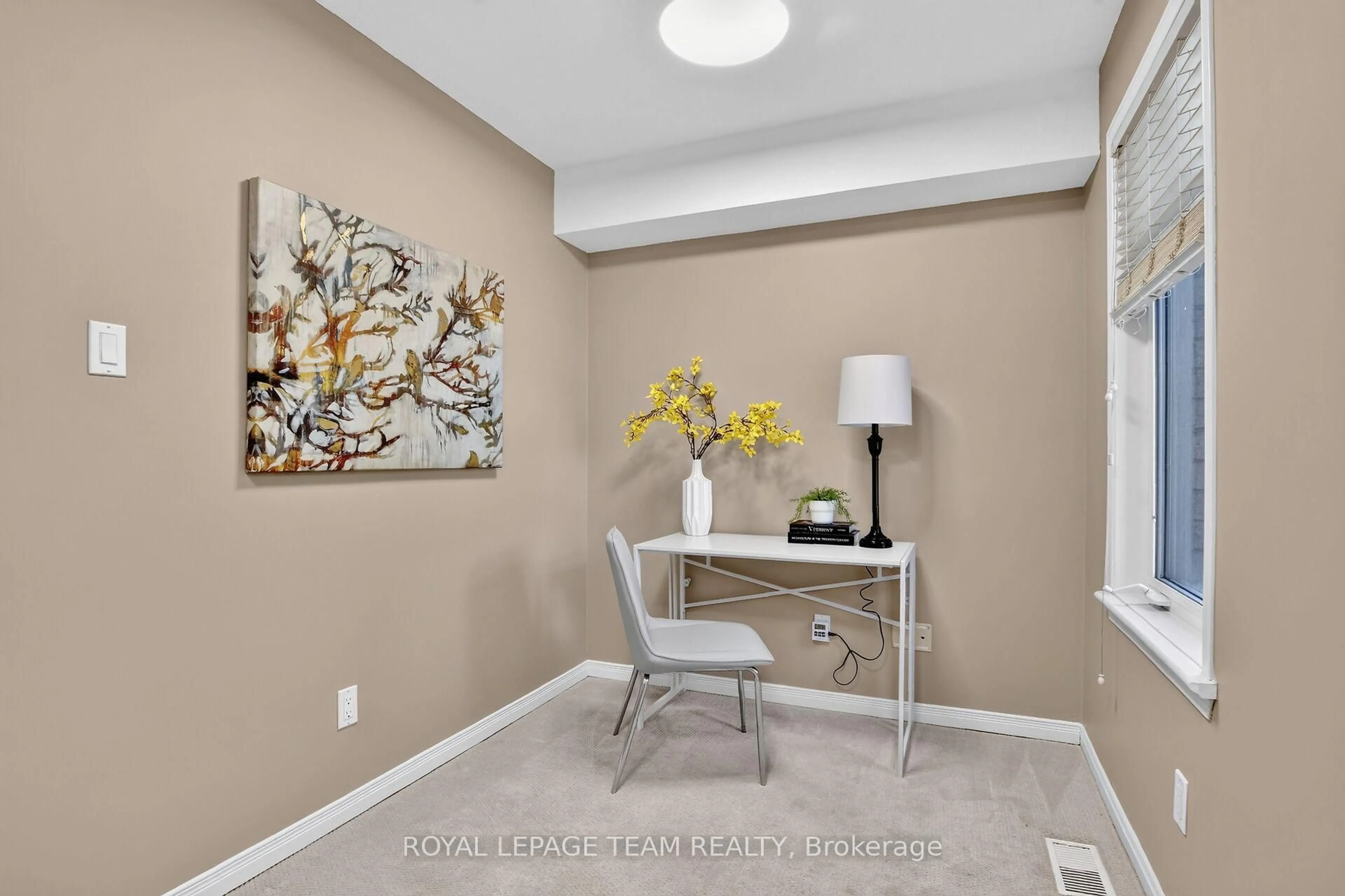 Indoor entryway for 255 Deercroft Ave, Ottawa Ontario K2J 5J9