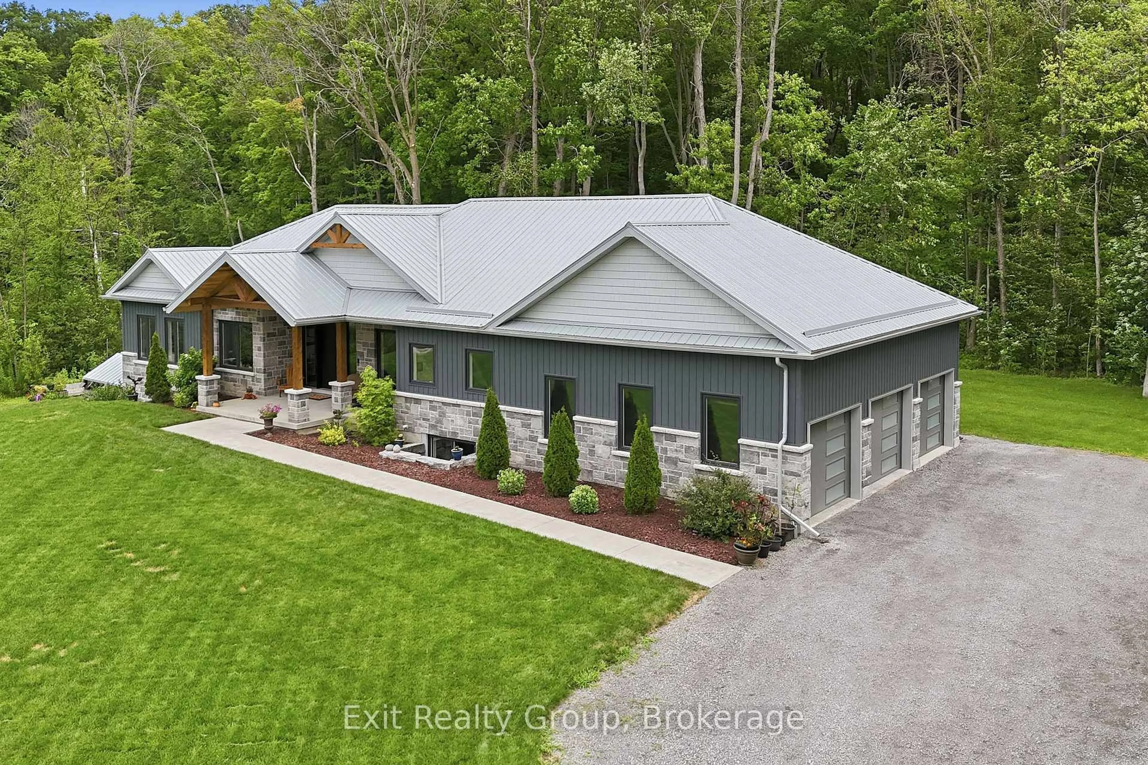 A pic from outside/outdoor area/front of a property/back of a property/a pic from drone, building for 16 Newpierce Dr, Stirling Ontario K0K 3E0