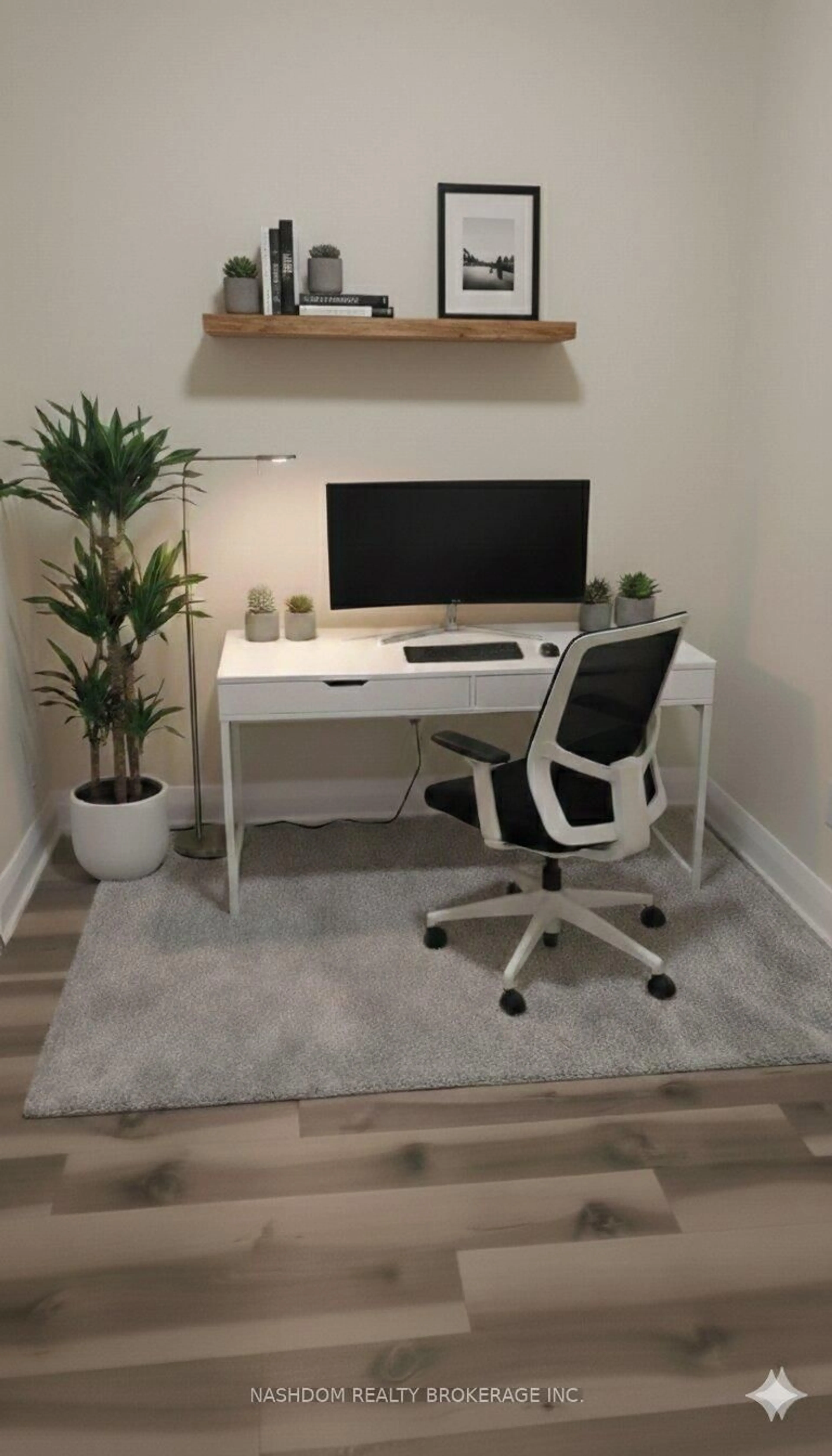 A pic of a room for 16 Concord Pl #516, Grimsby Ontario L3M 0J1