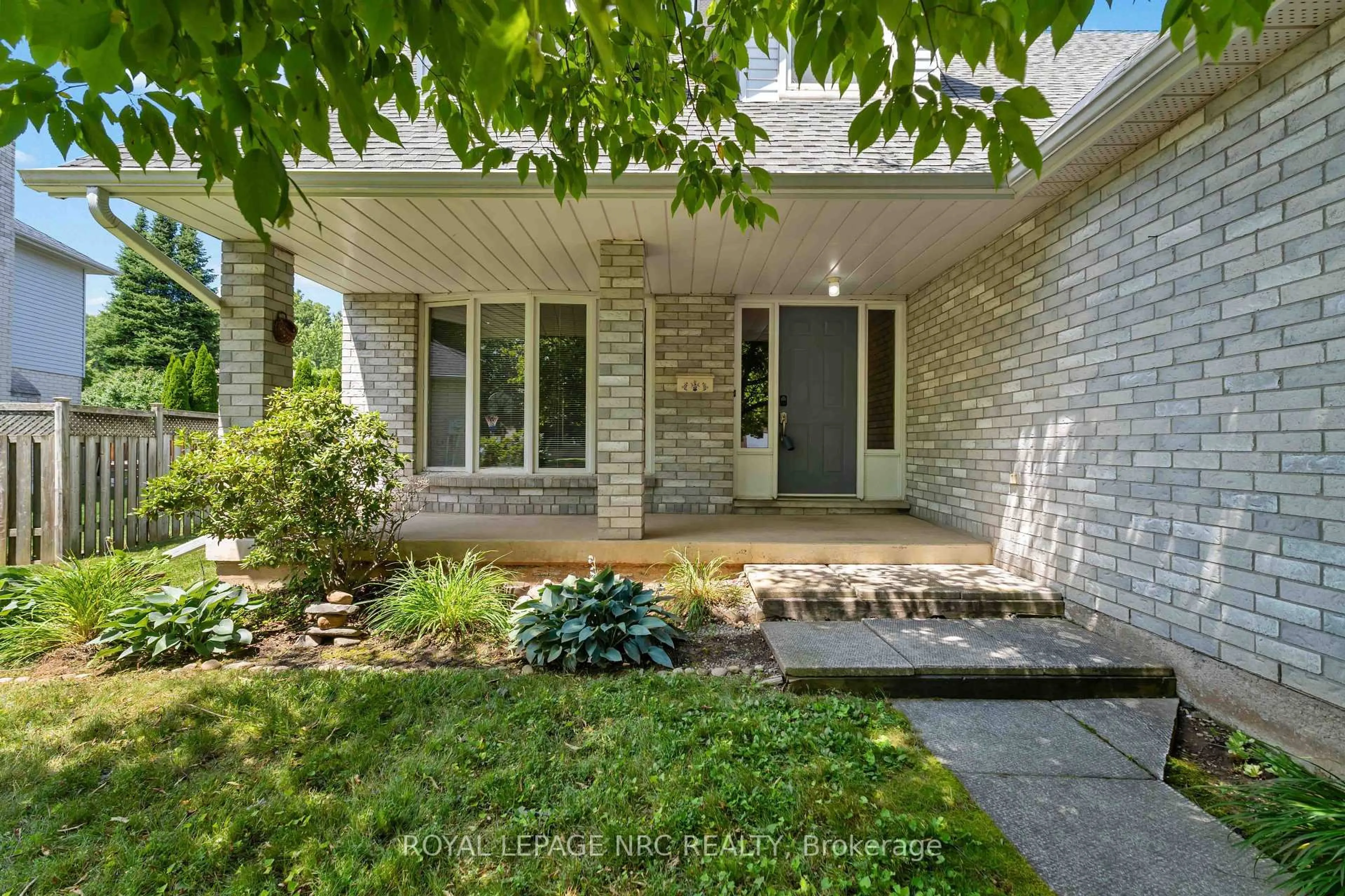 Home with brick exterior material, street for 23 Woodside Sq, Pelham Ontario L0S 1E4
