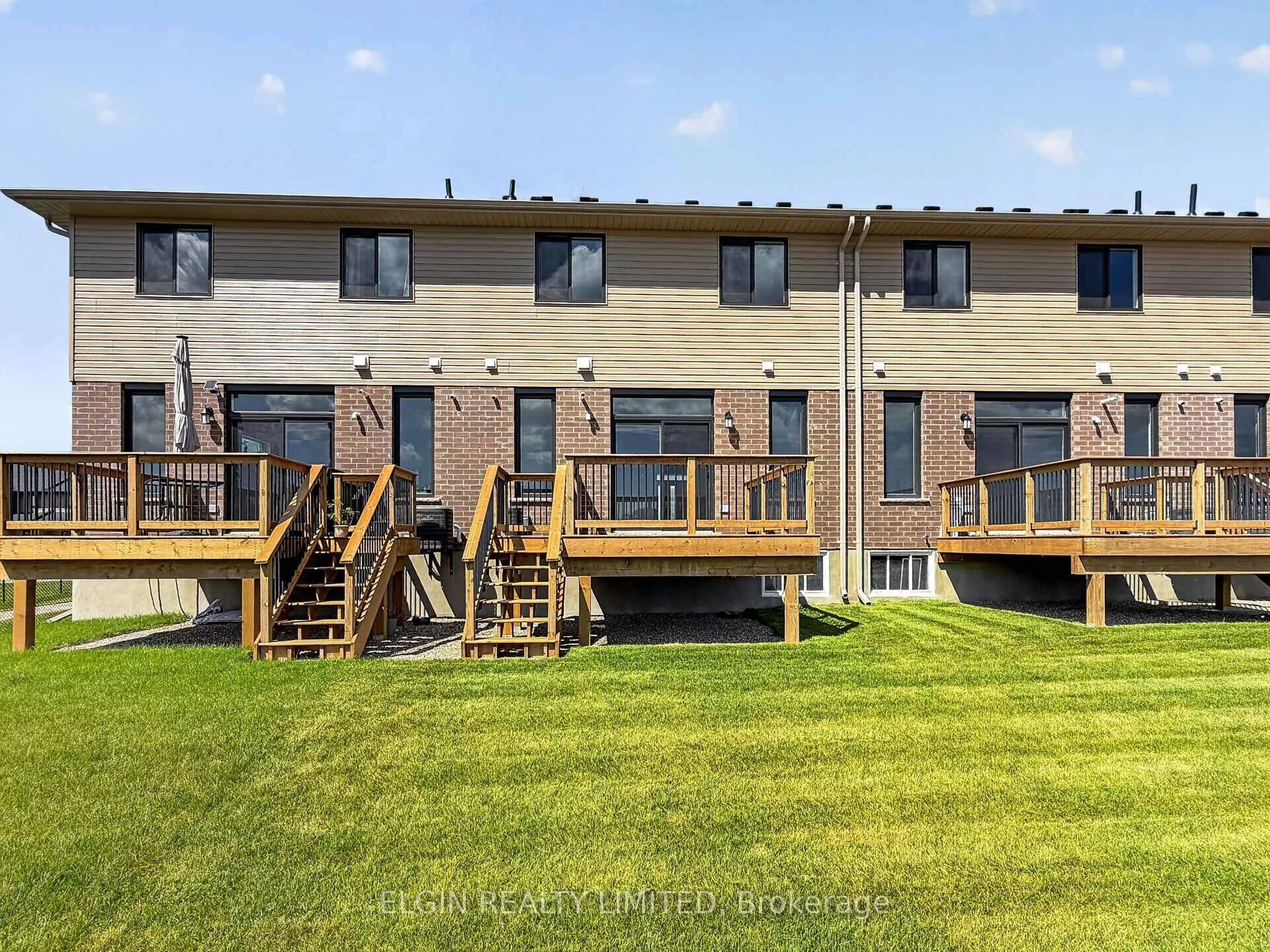 A pic from outside/outdoor area/front of a property/back of a property/a pic from drone, water/lake/river/ocean view for 66 Woodcock Dr, Tillsonburg Ontario N4G 0L9