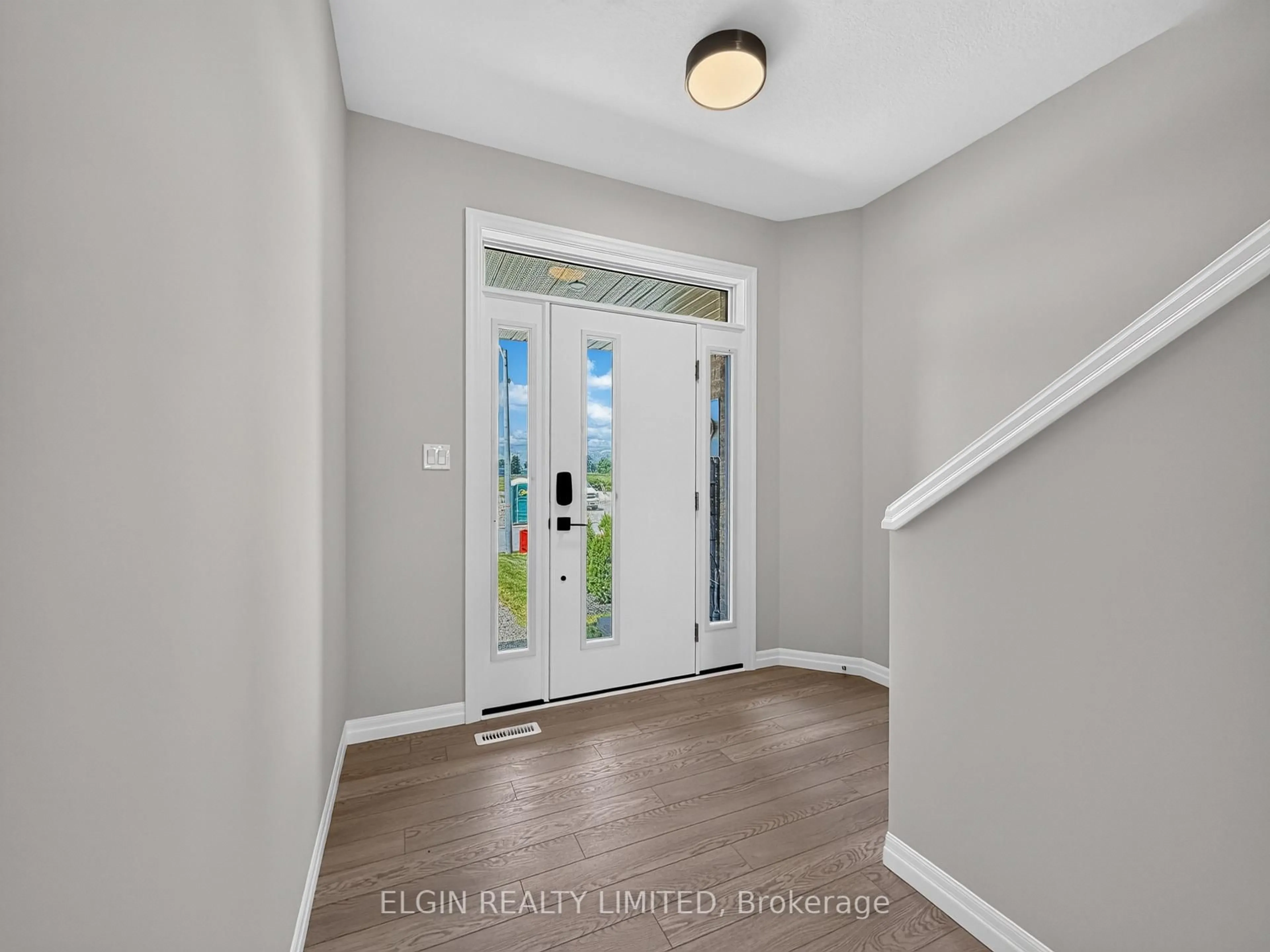 Indoor entryway for 66 Woodcock Dr, Tillsonburg Ontario N4G 0L9