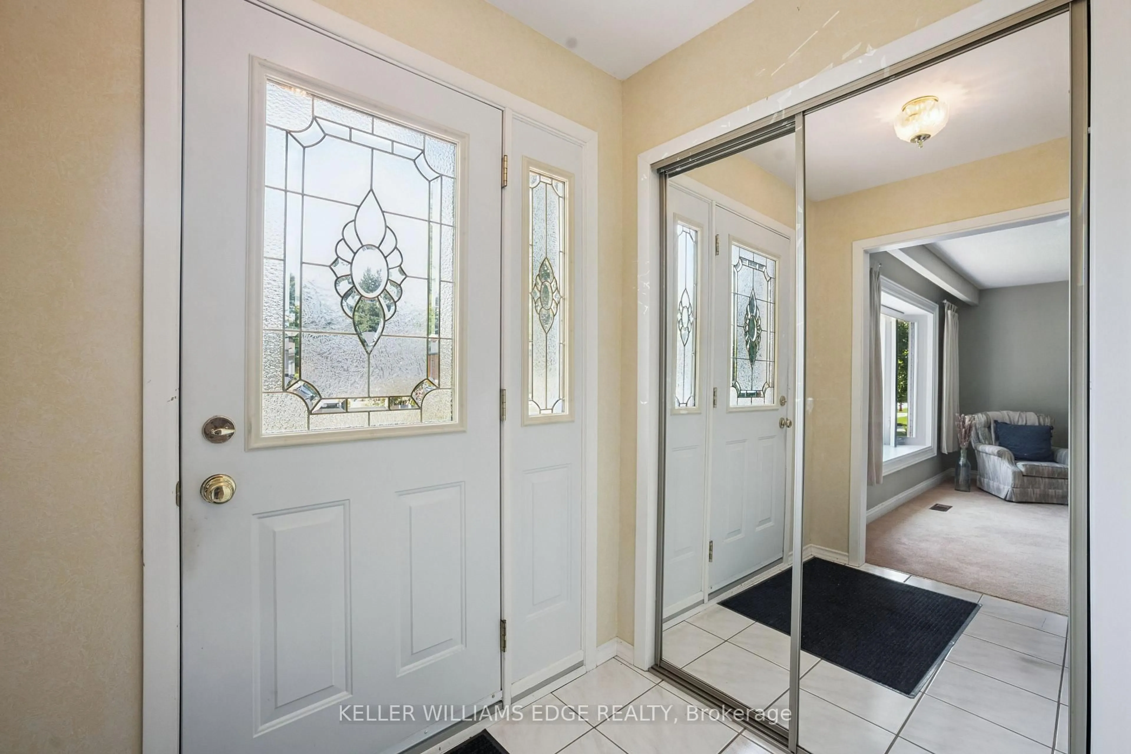 Indoor entryway for 45 Milverton Clse, Hamilton Ontario L8B 0A9