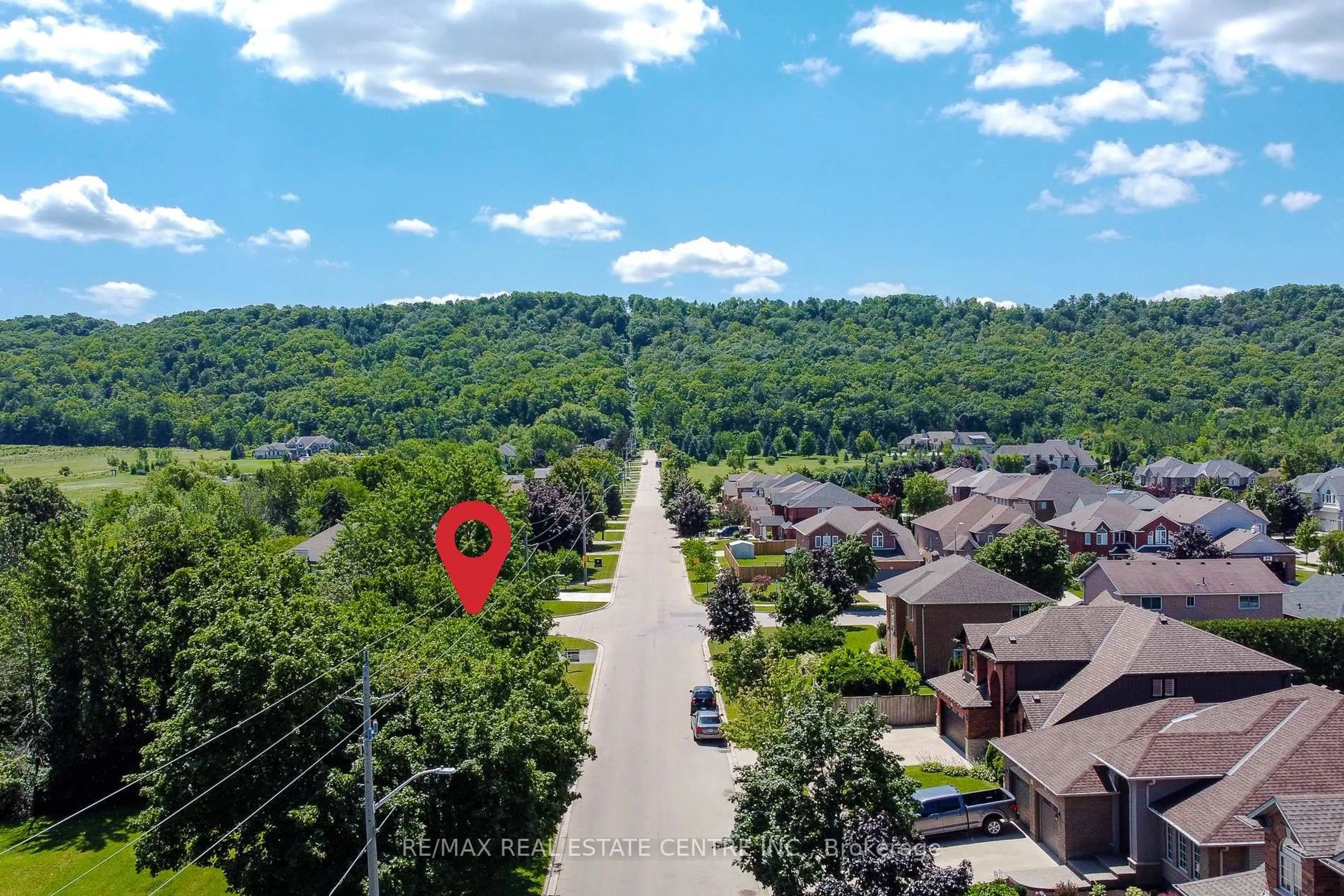 A pic from outside/outdoor area/front of a property/back of a property/a pic from drone, street for 220 Winona Rd, Hamilton Ontario L8E 5K4