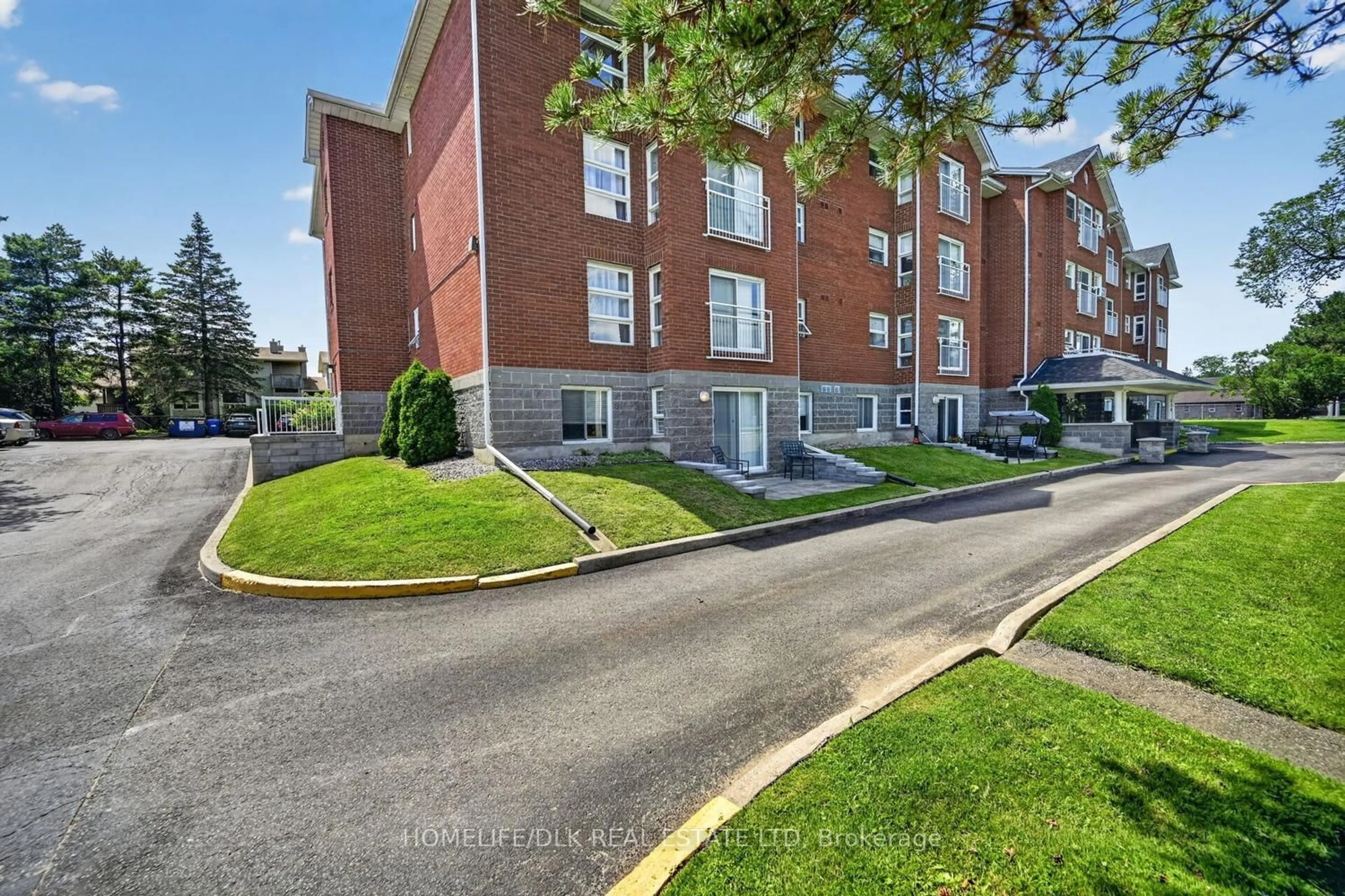 A pic from outside/outdoor area/front of a property/back of a property/a pic from drone, street for 274 Ormond St #406, Brockville Ontario K6V 6Z7