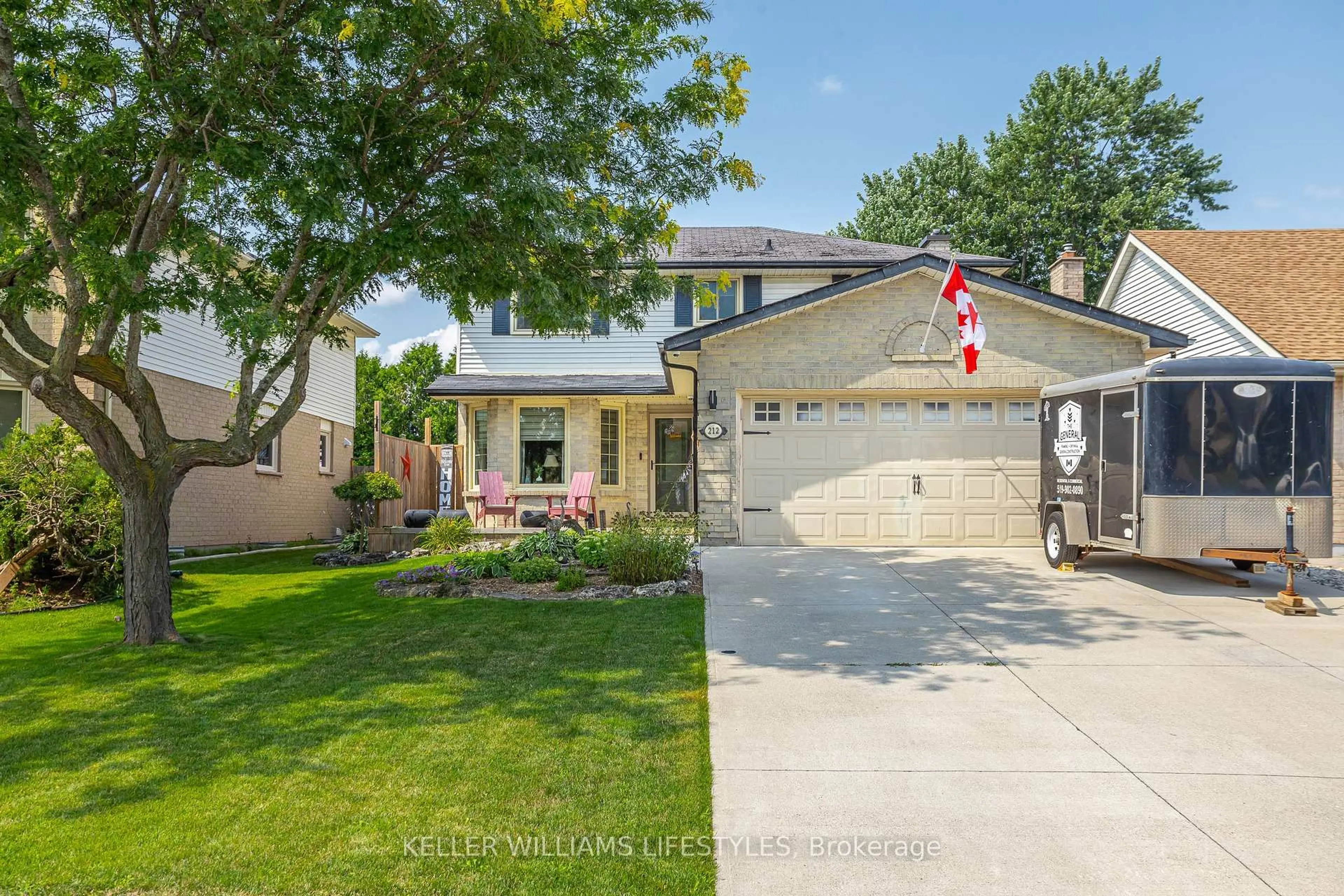 A pic from outside/outdoor area/front of a property/back of a property/a pic from drone, street for 212 Bexhill Clse, London South Ontario N6E 3B1