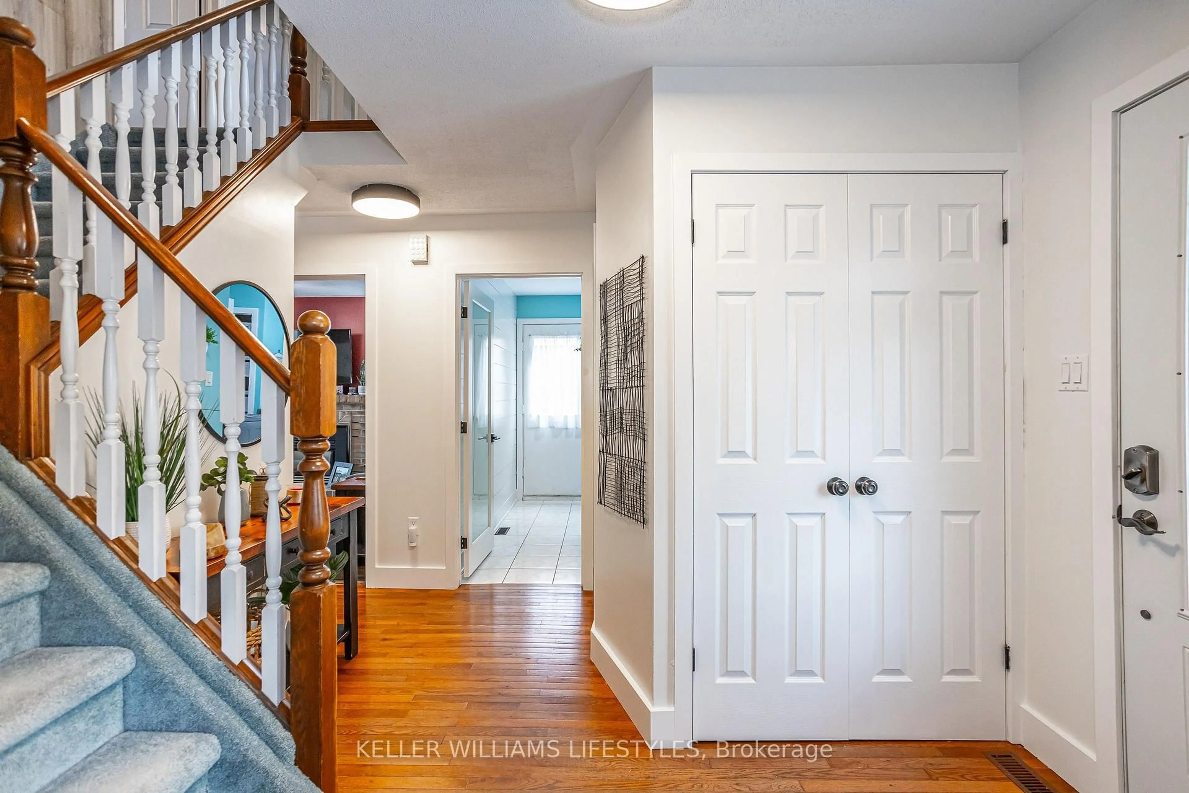 Indoor entryway for 212 Bexhill Clse, London South Ontario N6E 3B1