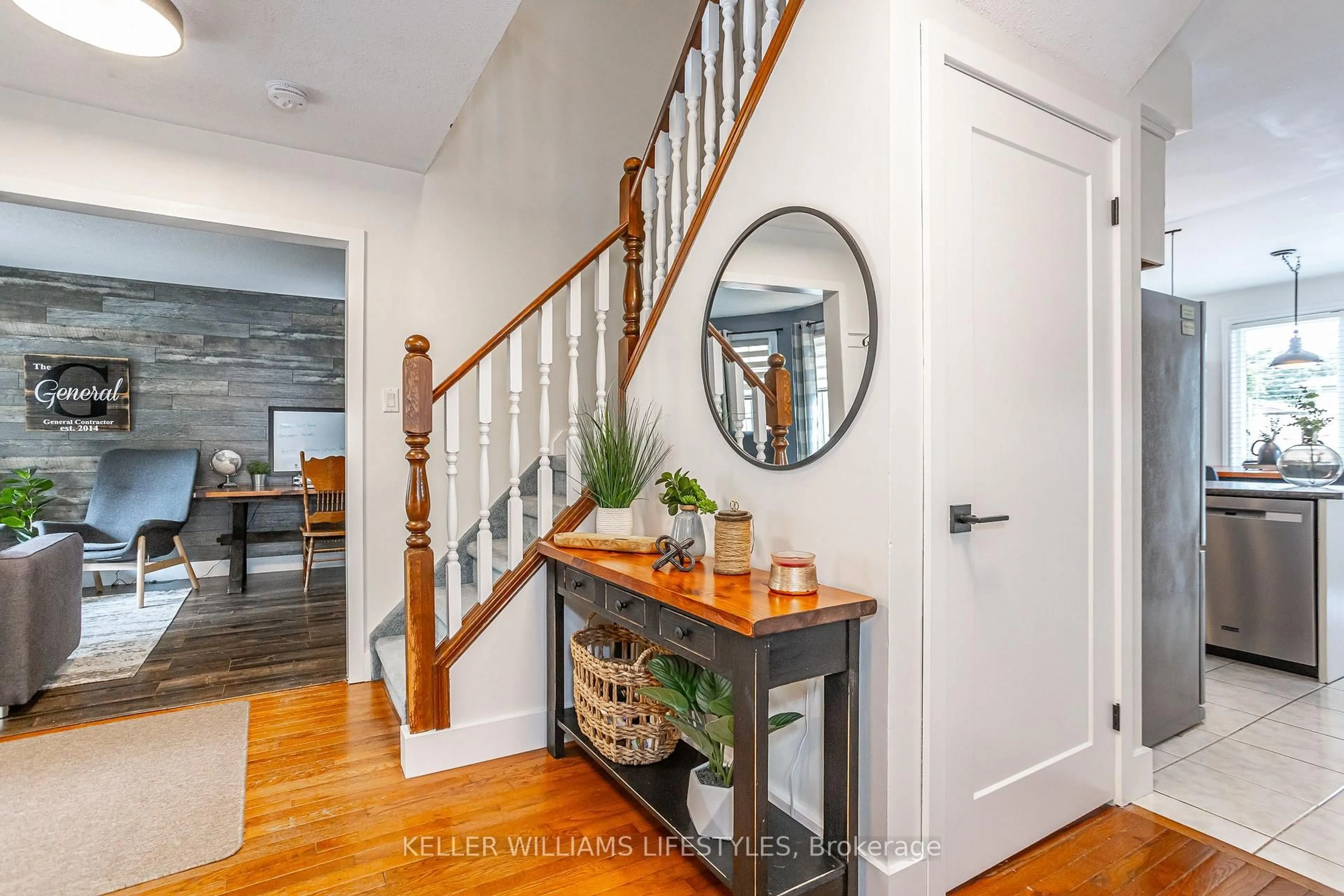 Indoor entryway for 212 Bexhill Clse, London South Ontario N6E 3B1