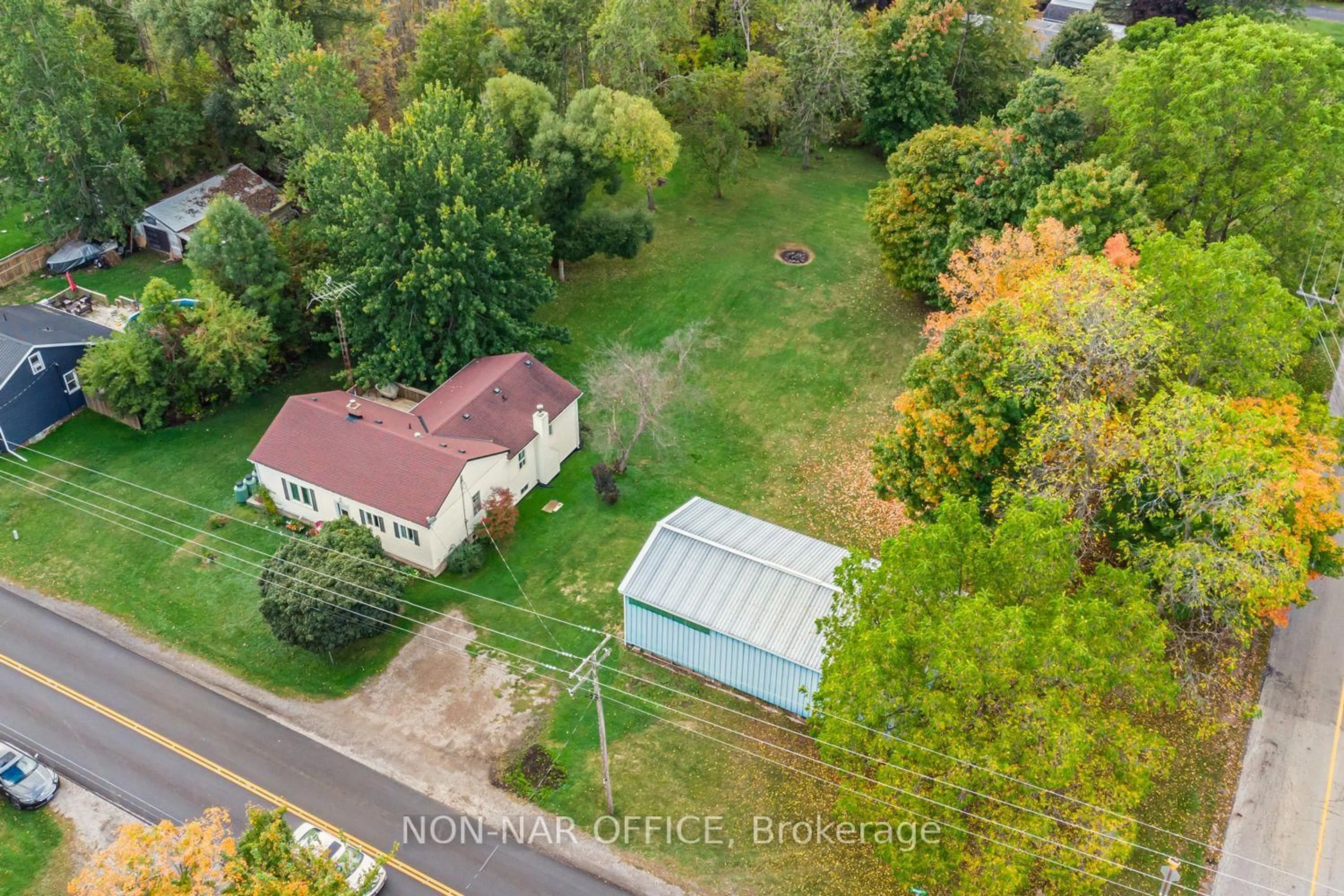 A pic from outside/outdoor area/front of a property/back of a property/a pic from drone, unknown for 1545 Brock Rd, Hamilton Ontario L9H 5E4