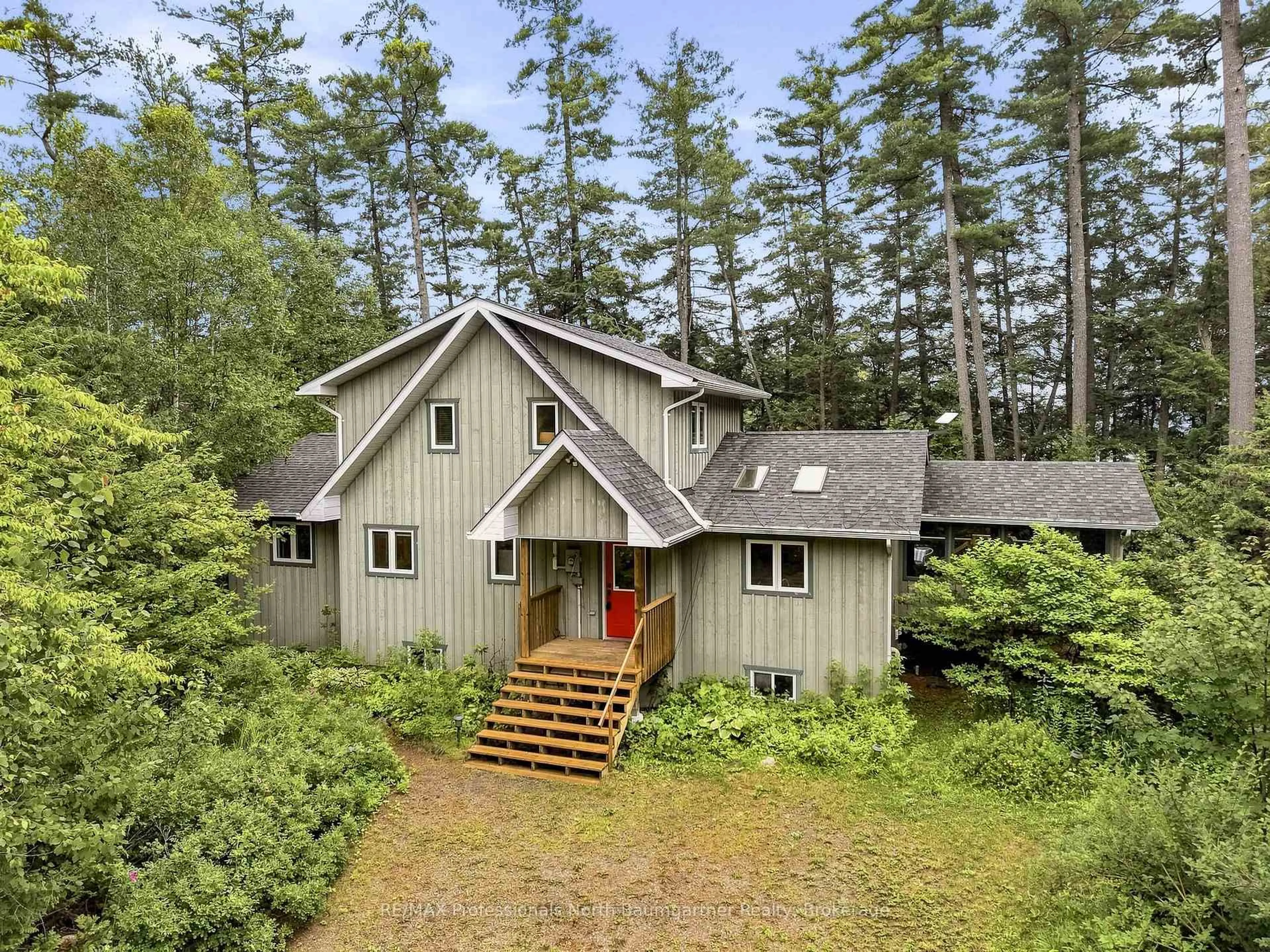 A pic from outside/outdoor area/front of a property/back of a property/a pic from drone, unknown for 3386 West Shore Rd, Dysart et al Ontario K0M 1S0