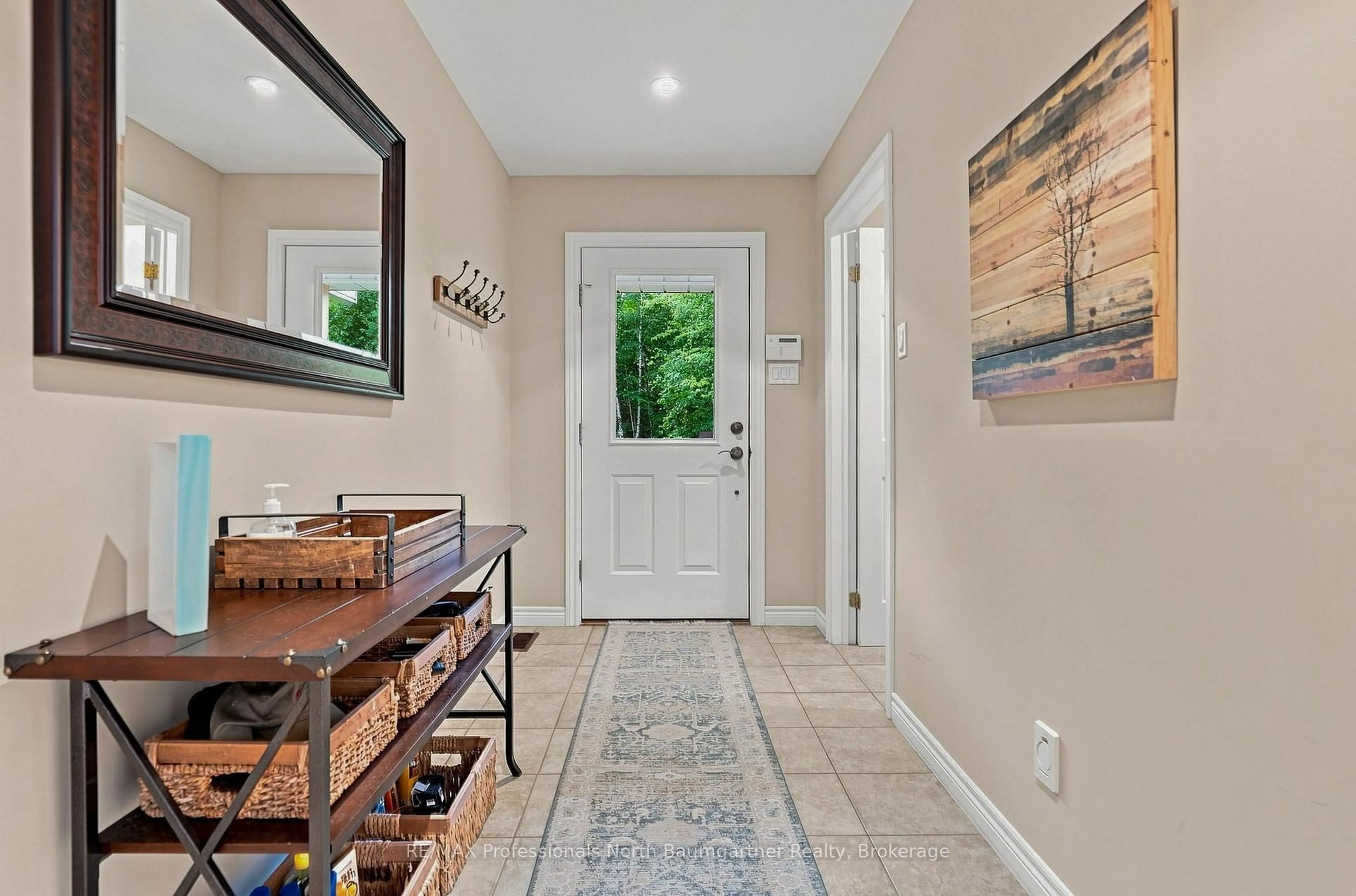 Indoor entryway for 3386 West Shore Rd, Dysart et al Ontario K0M 1S0