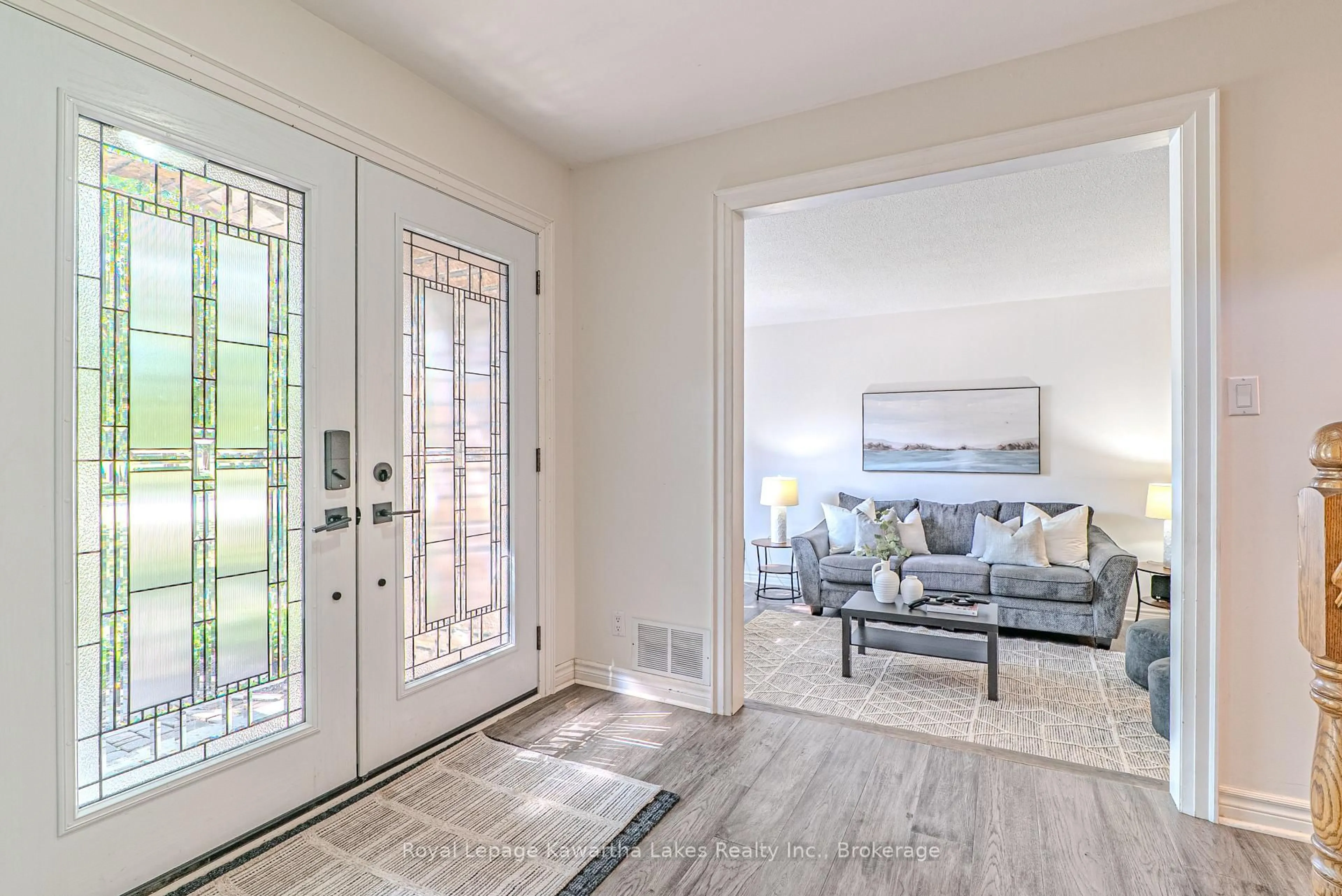 Indoor entryway for 60 Sanderling Cres, Kawartha Lakes Ontario K9V 4N2