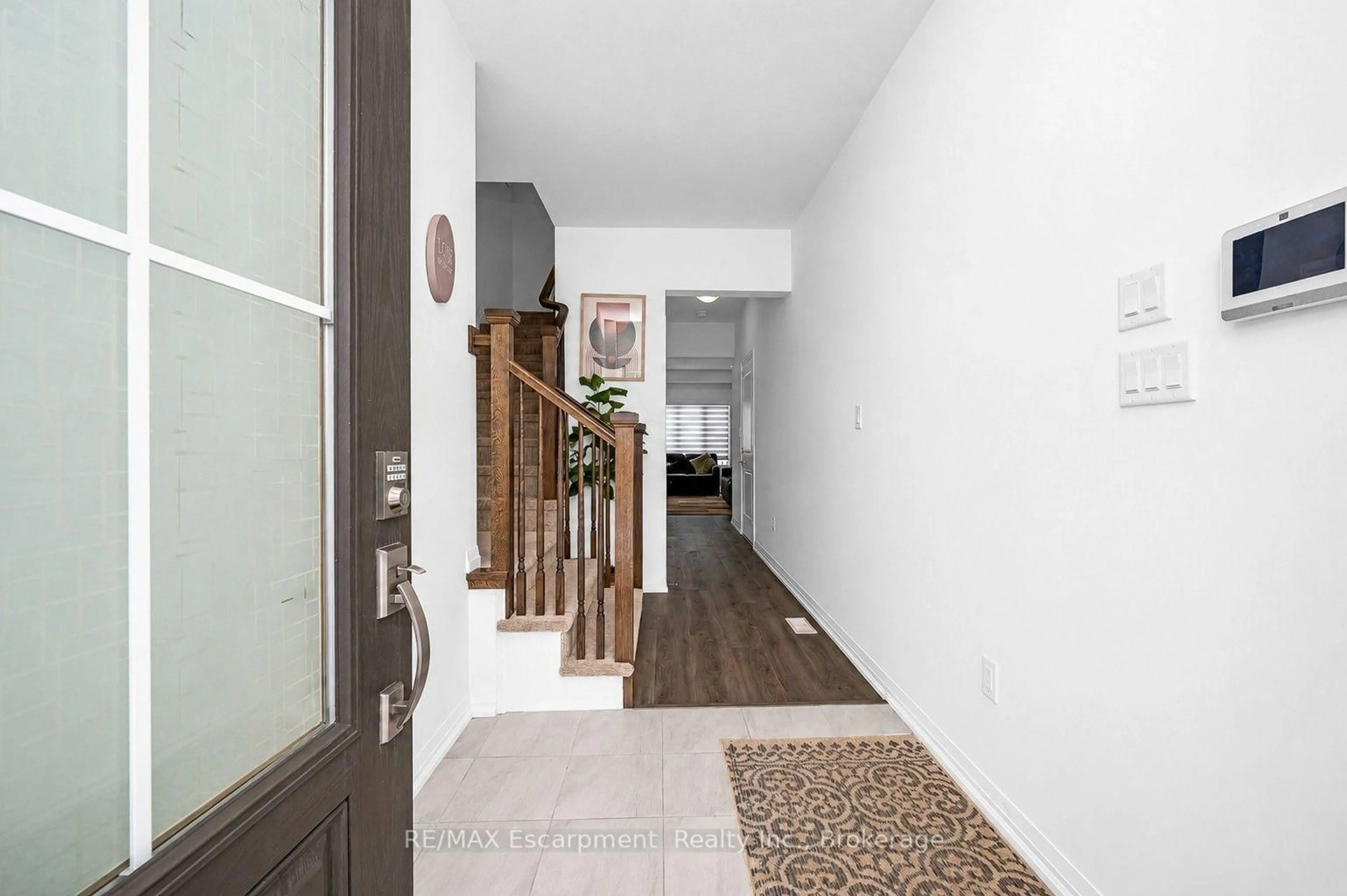 Indoor entryway for 61 Wilson Dr, Thorold Ontario L2V 0M4