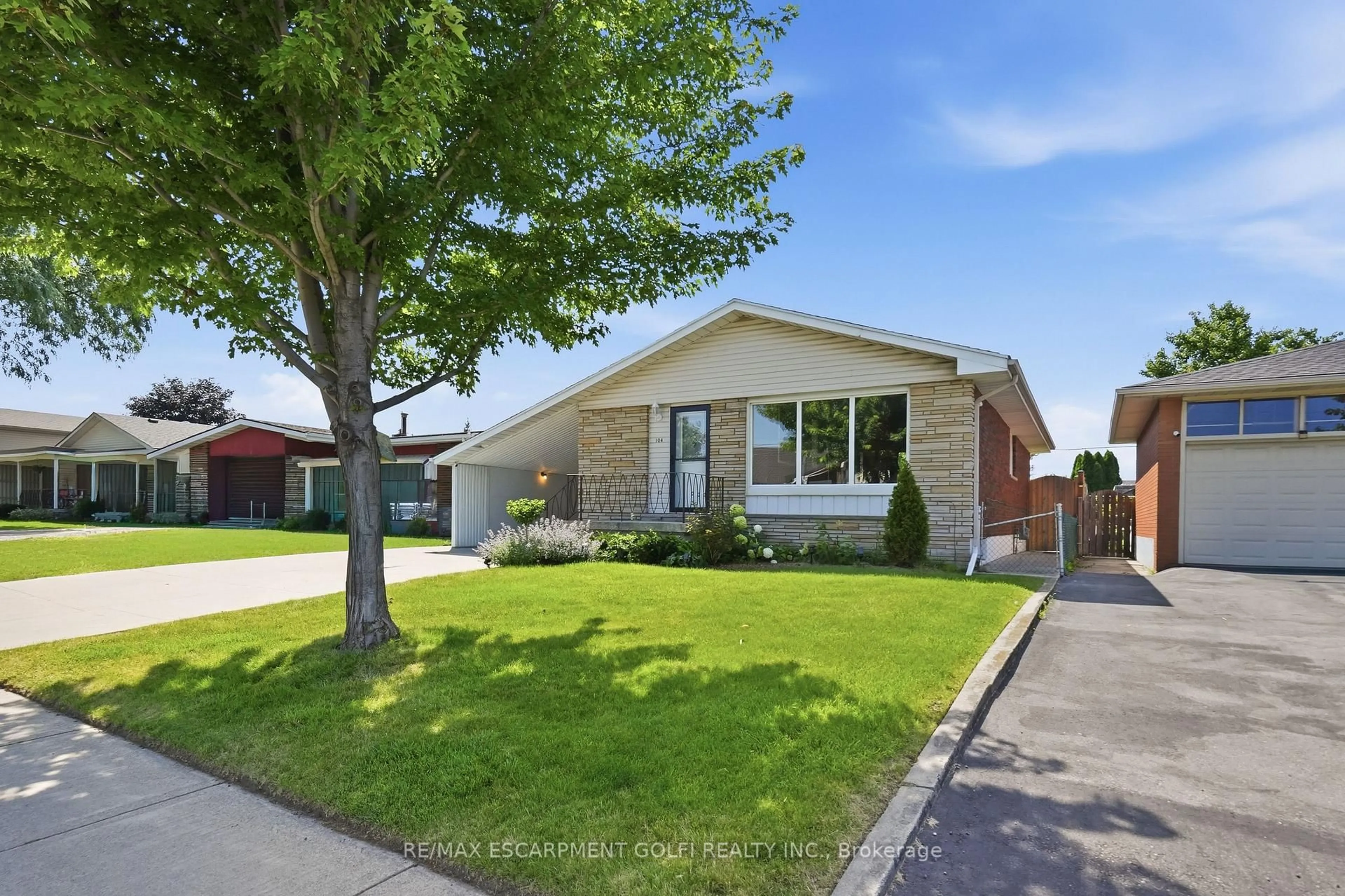 Home with brick exterior material, street for 104 Nash Rd, Hamilton Ontario L8K 4J7