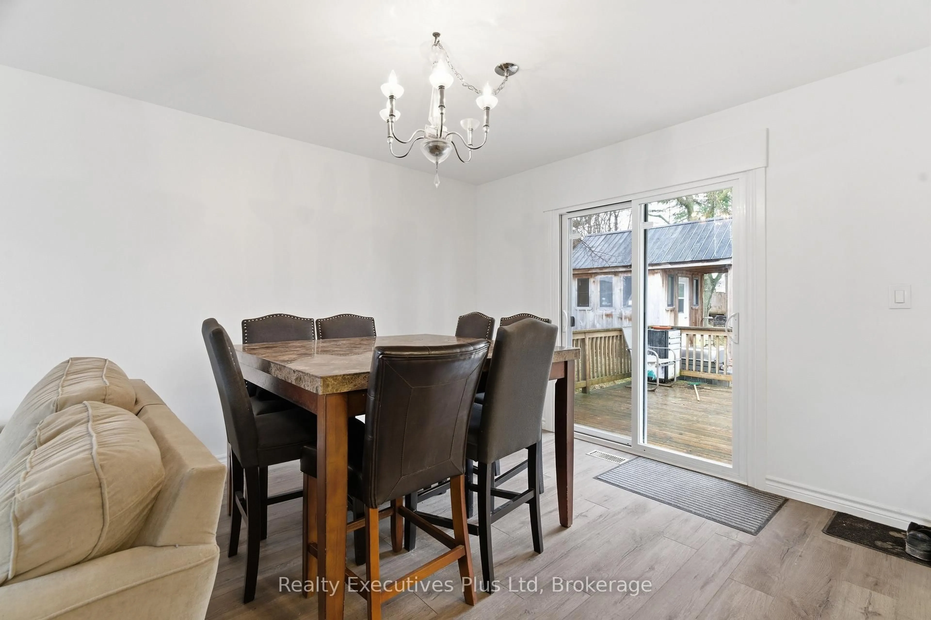 Dining room, wood/laminate floor for 90 Western Ave, Guelph Ontario N1H 6A8