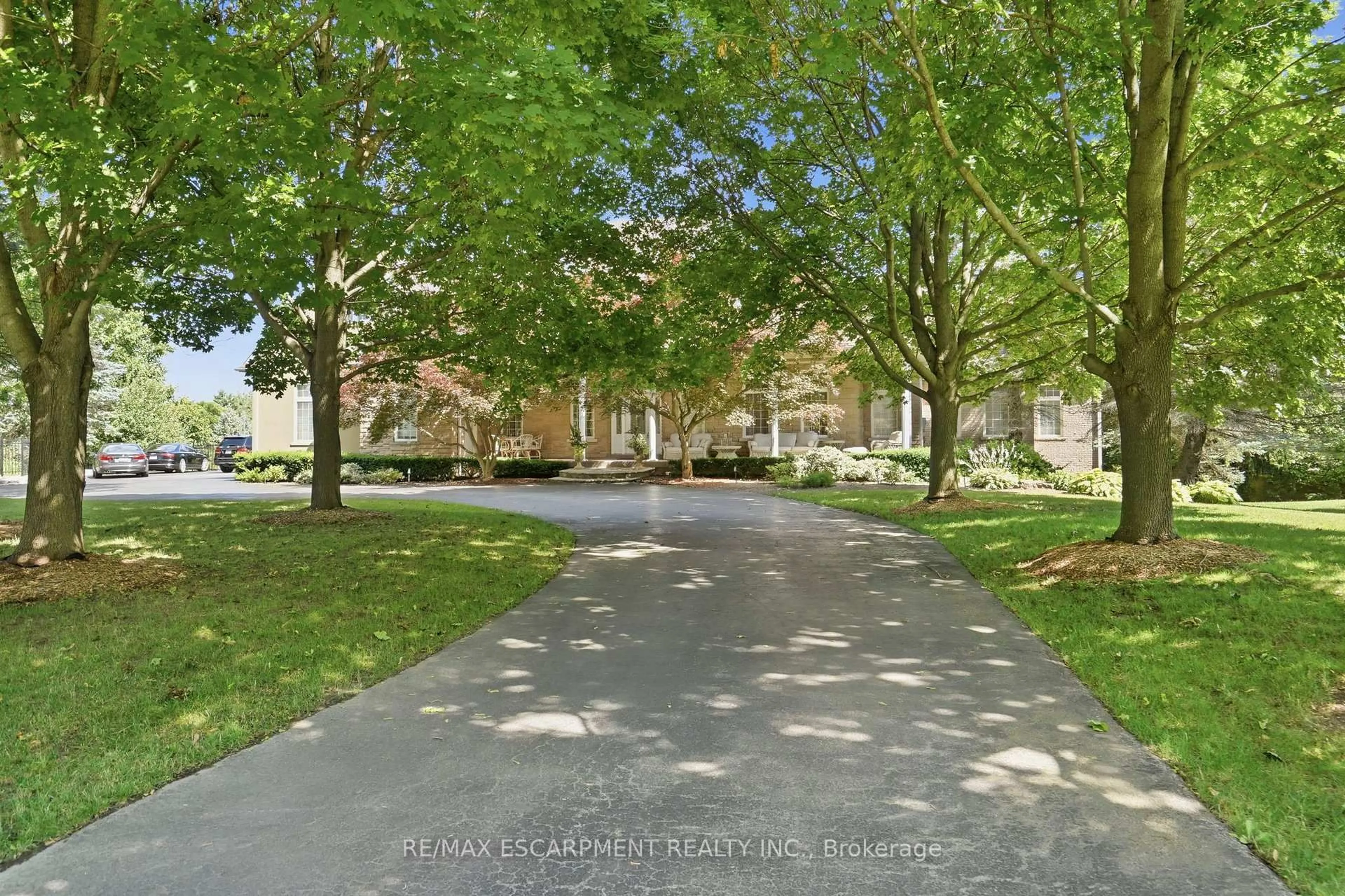 A pic from outside/outdoor area/front of a property/back of a property/a pic from drone, street for 11 Palomino Dr, Hamilton Ontario L0R 1H3