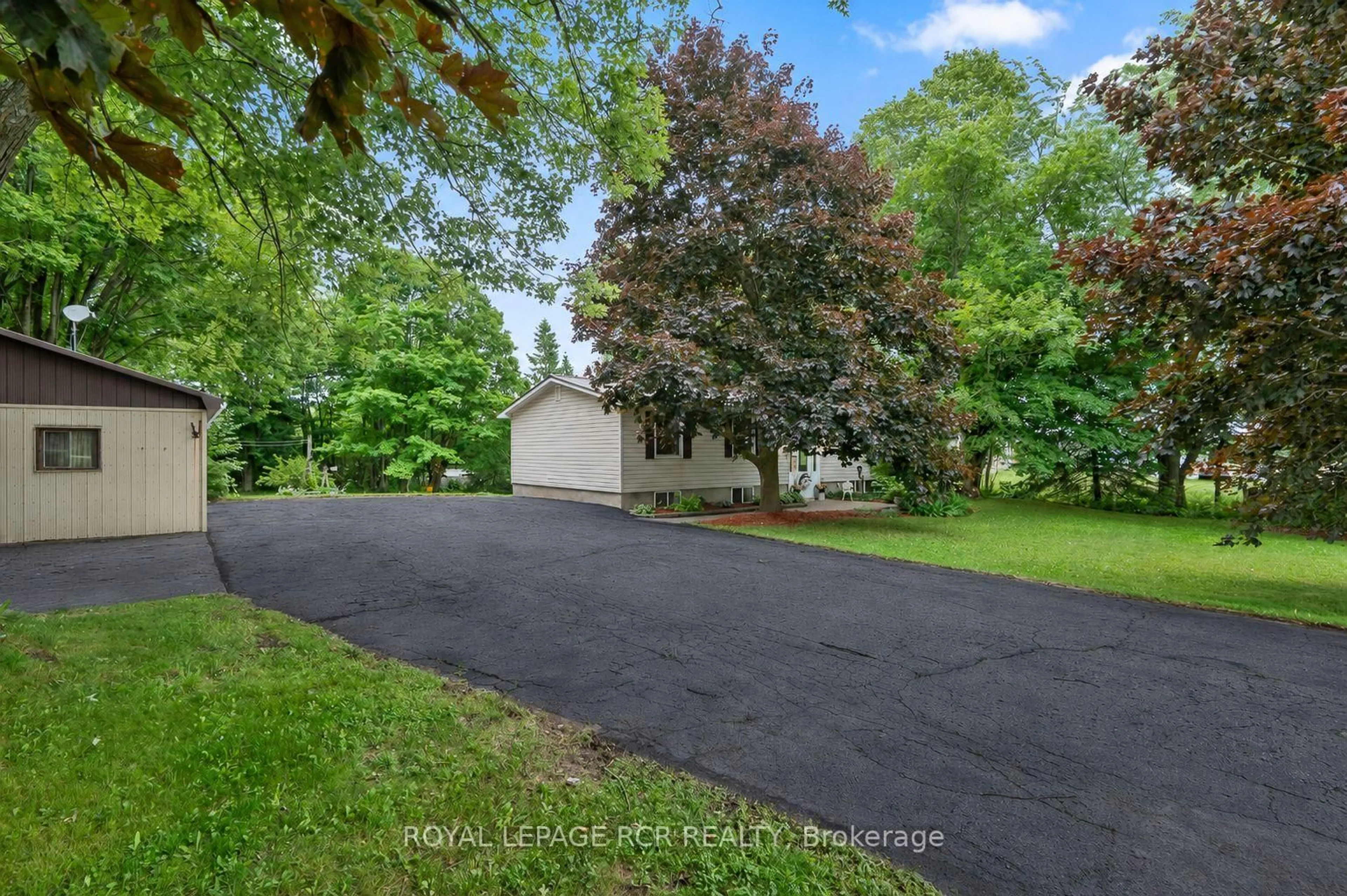 A pic from outside/outdoor area/front of a property/back of a property/a pic from drone, street for 393519 County Road 12, Amaranth Ontario L9W 0N1