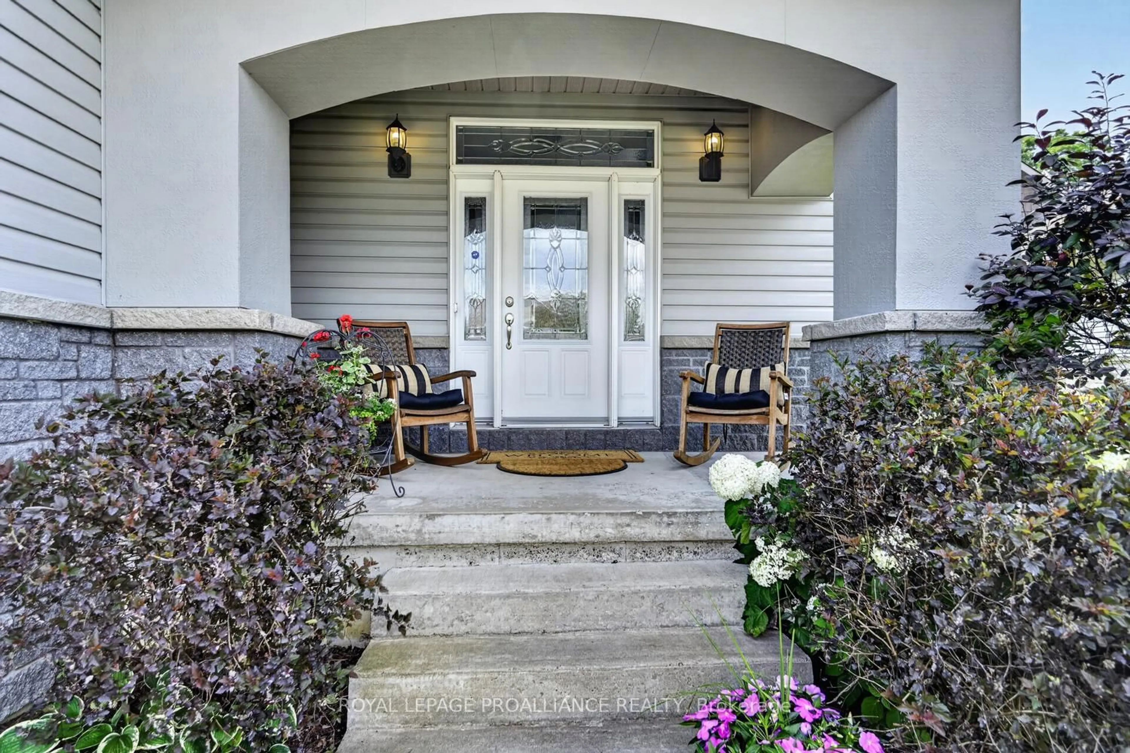 Indoor entryway for 1330 Cuthbertson Ave, Brockville Ontario K6V 6Y1