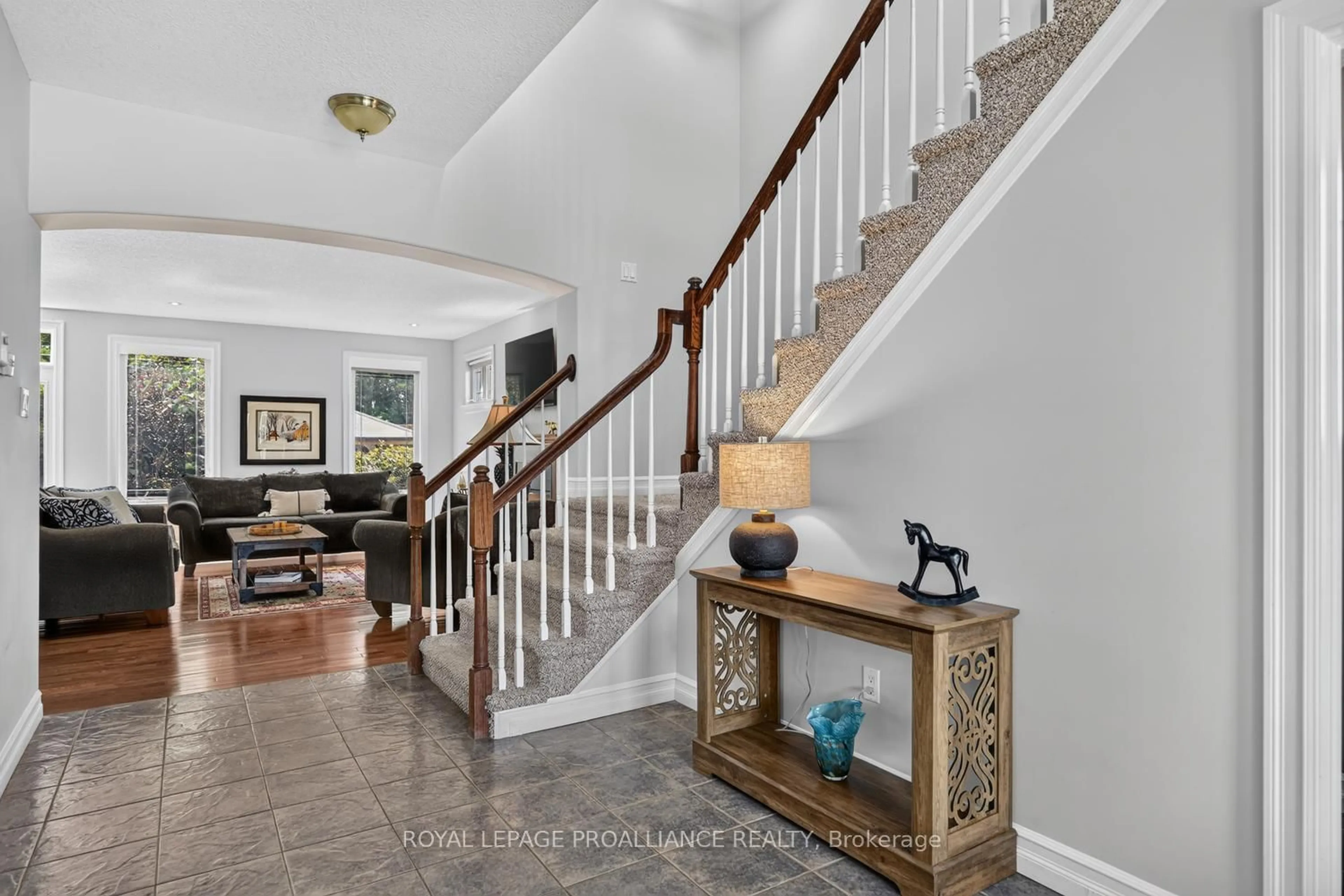 Indoor entryway for 1330 Cuthbertson Ave, Brockville Ontario K6V 6Y1