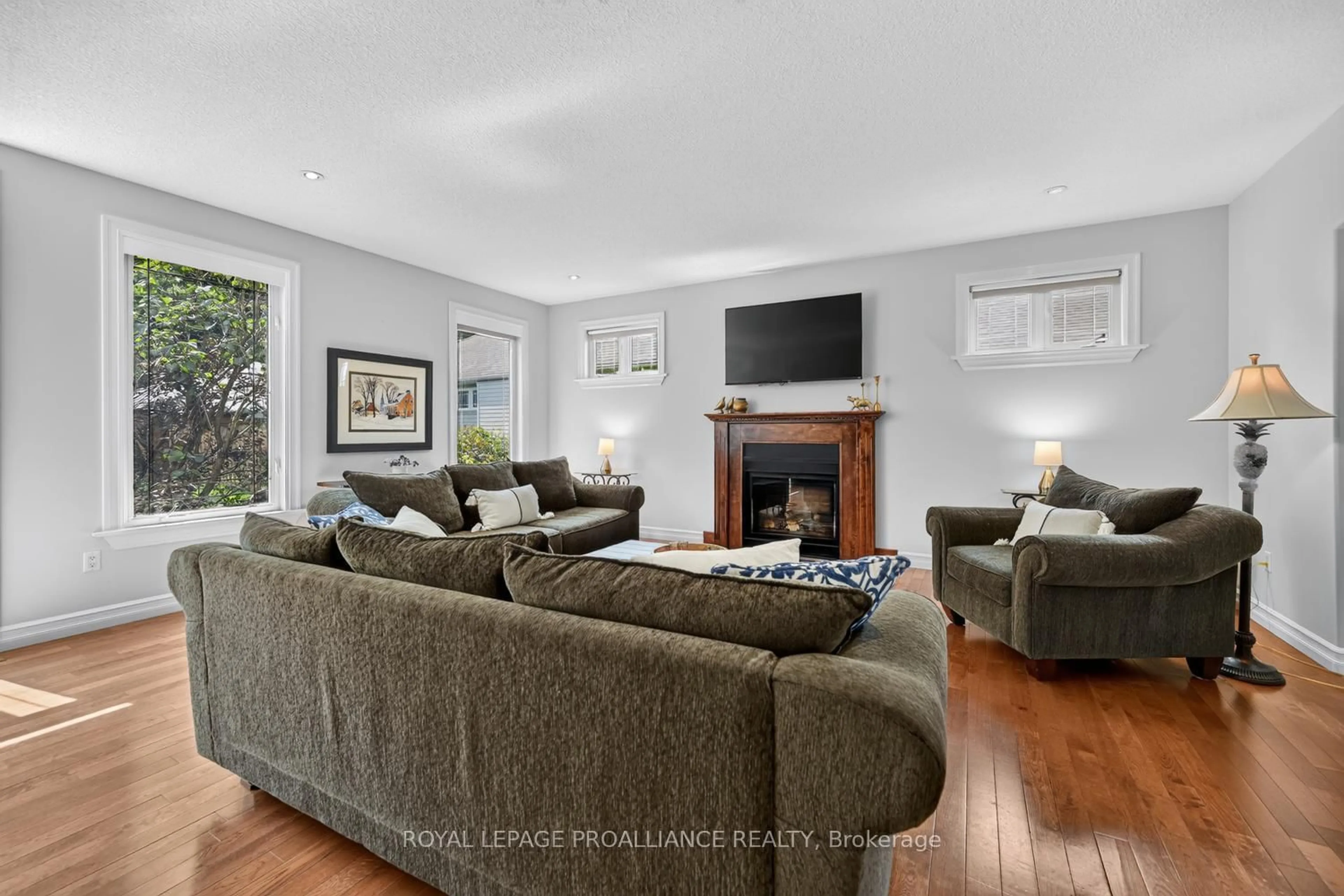 Living room with furniture, unknown for 1330 Cuthbertson Ave, Brockville Ontario K6V 6Y1