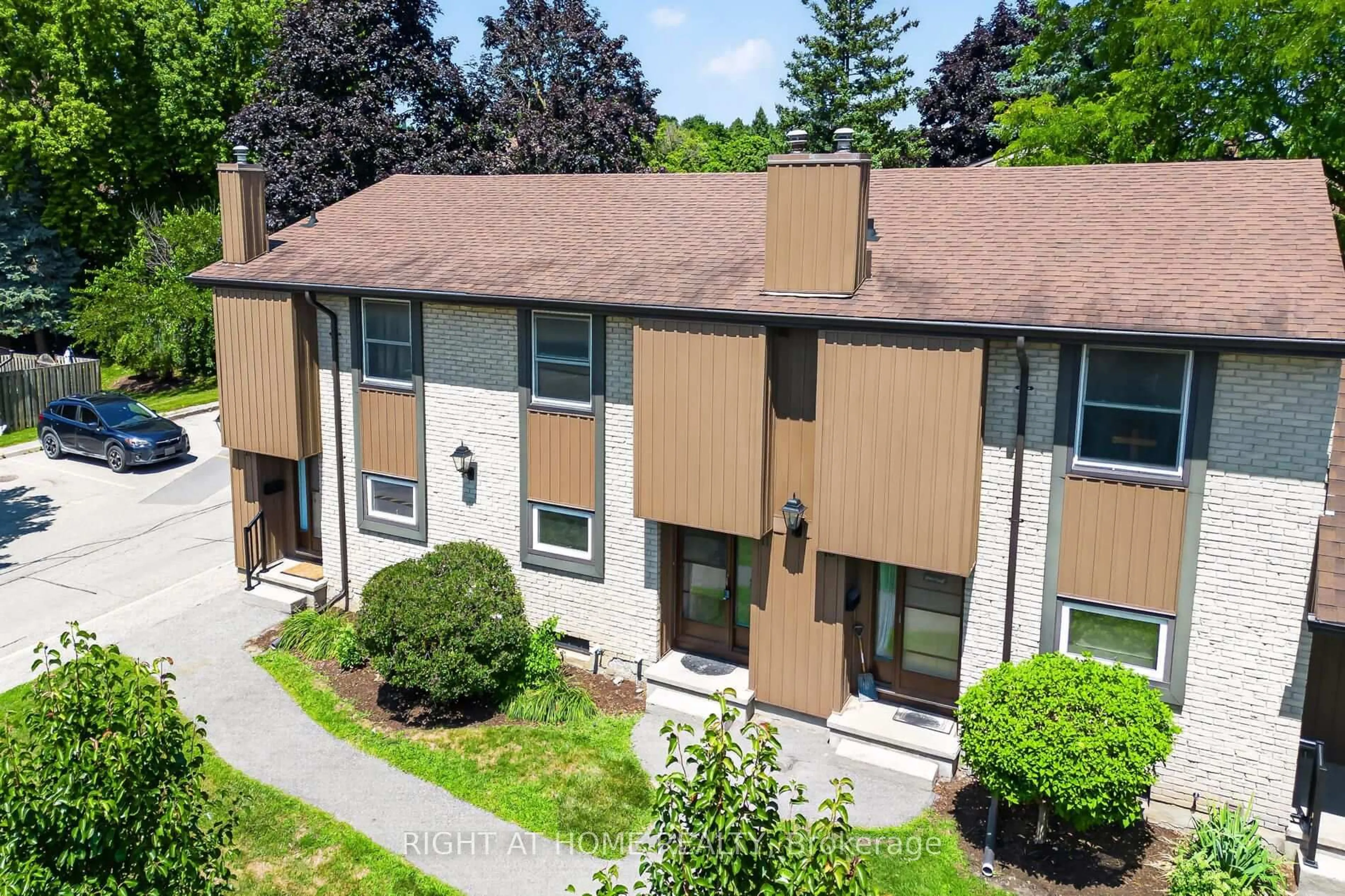 A pic from outside/outdoor area/front of a property/back of a property/a pic from drone, street for 215 Glamis Rd #11, Cambridge Ontario N1R 6V8