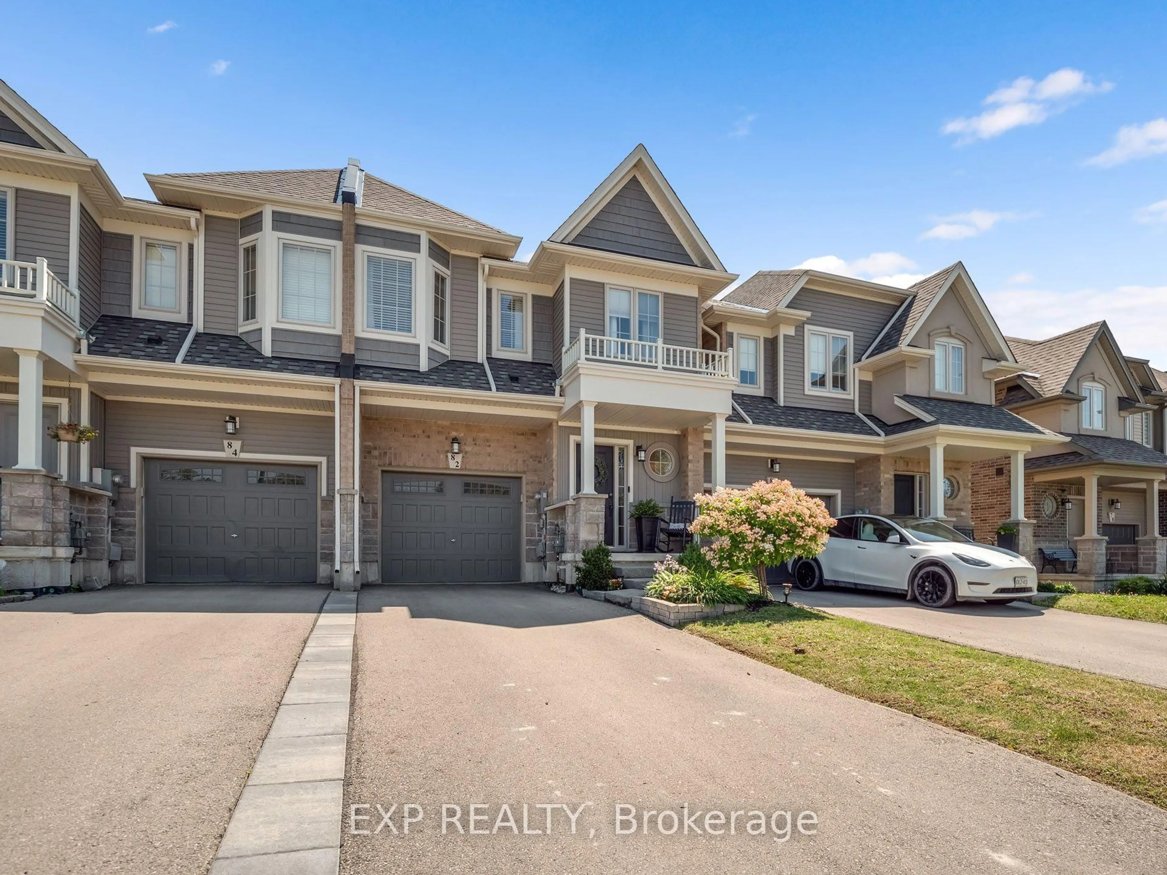 A pic from outside/outdoor area/front of a property/back of a property/a pic from drone, street for 82 Dennis Dr, West Lincoln Ontario L0R 2A0