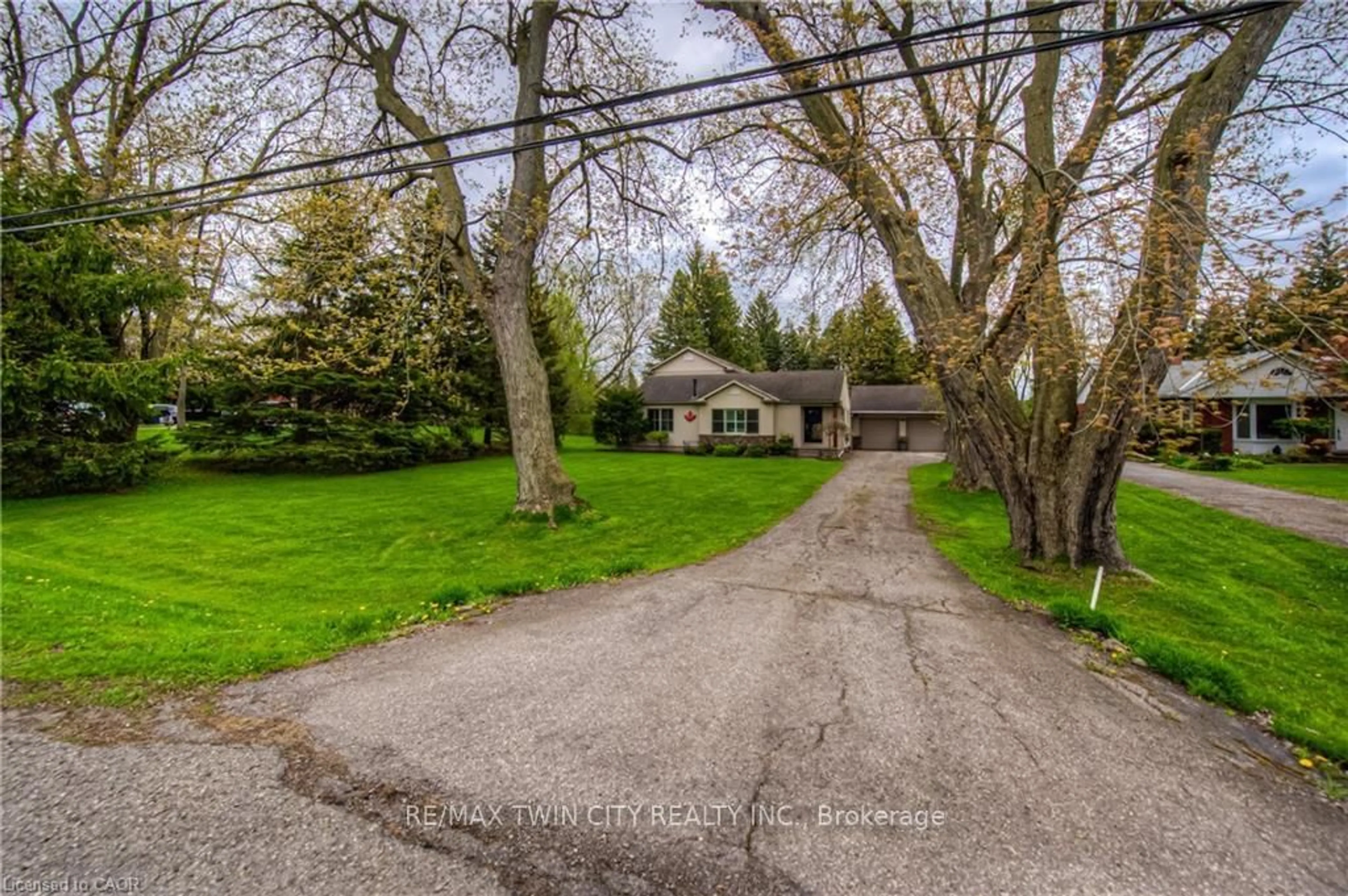A pic from outside/outdoor area/front of a property/back of a property/a pic from drone, street for 145 RIVERBANK Dr, Cambridge Ontario N3H 4R6