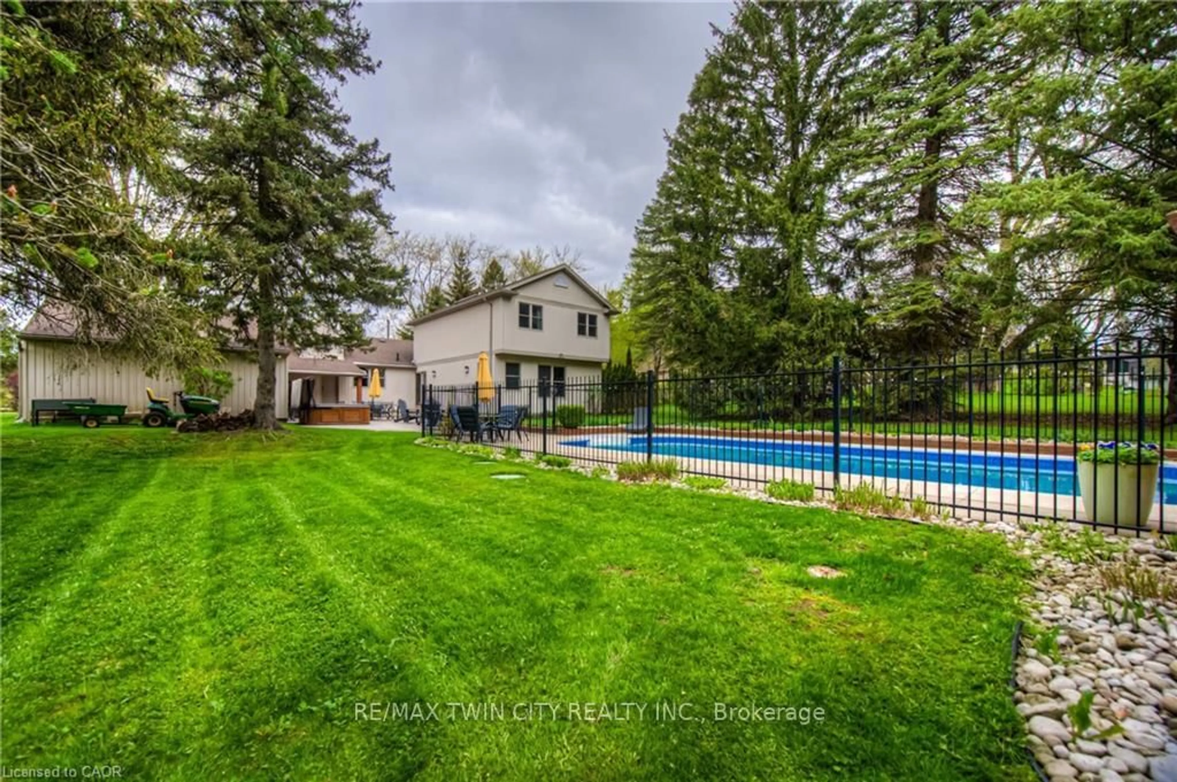 A pic from outside/outdoor area/front of a property/back of a property/a pic from drone, water/lake/river/ocean view for 145 RIVERBANK Dr, Cambridge Ontario N3H 4R6