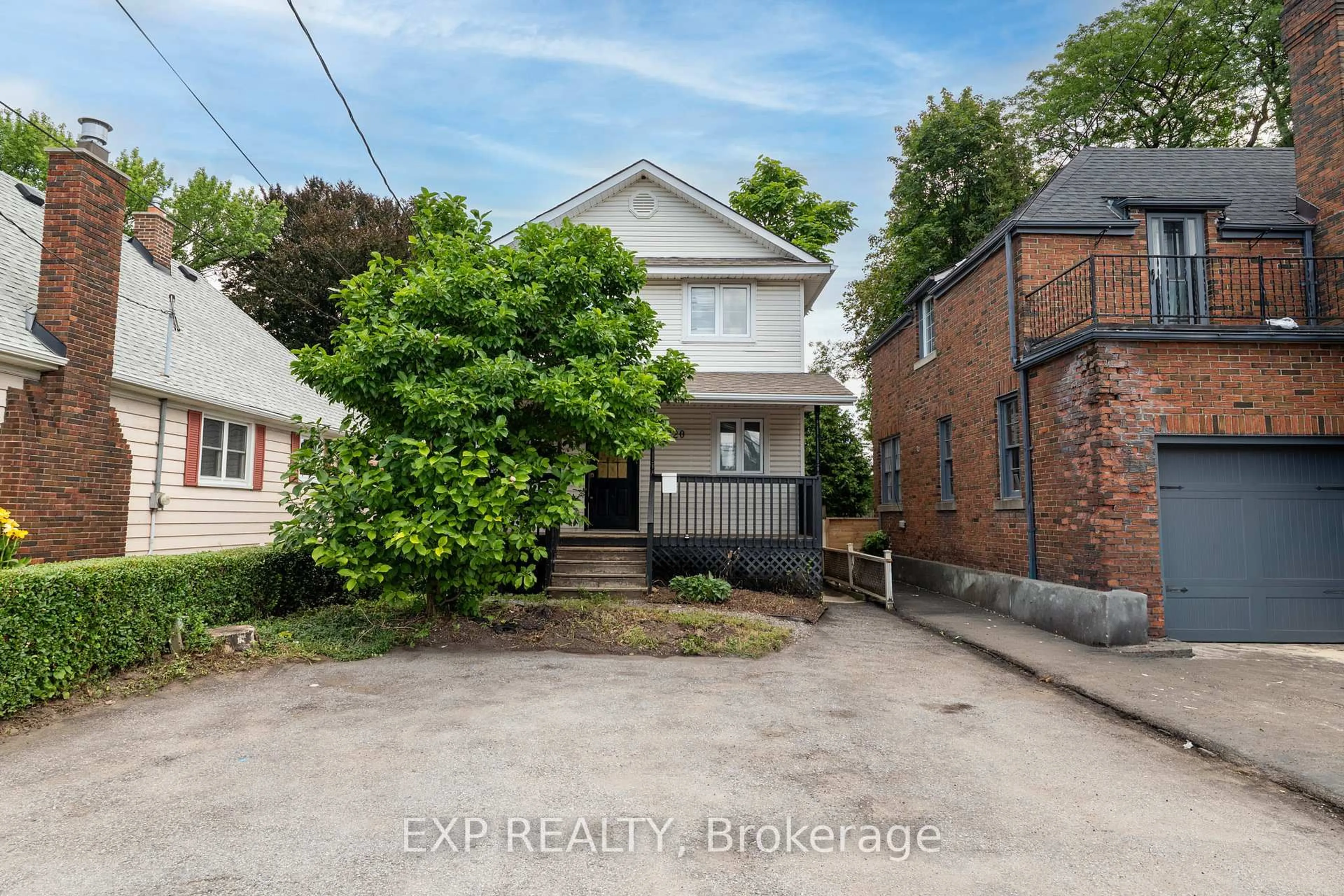 A pic from outside/outdoor area/front of a property/back of a property/a pic from drone, street for 220 Geneva St, St. Catharines Ontario L2R 4P8