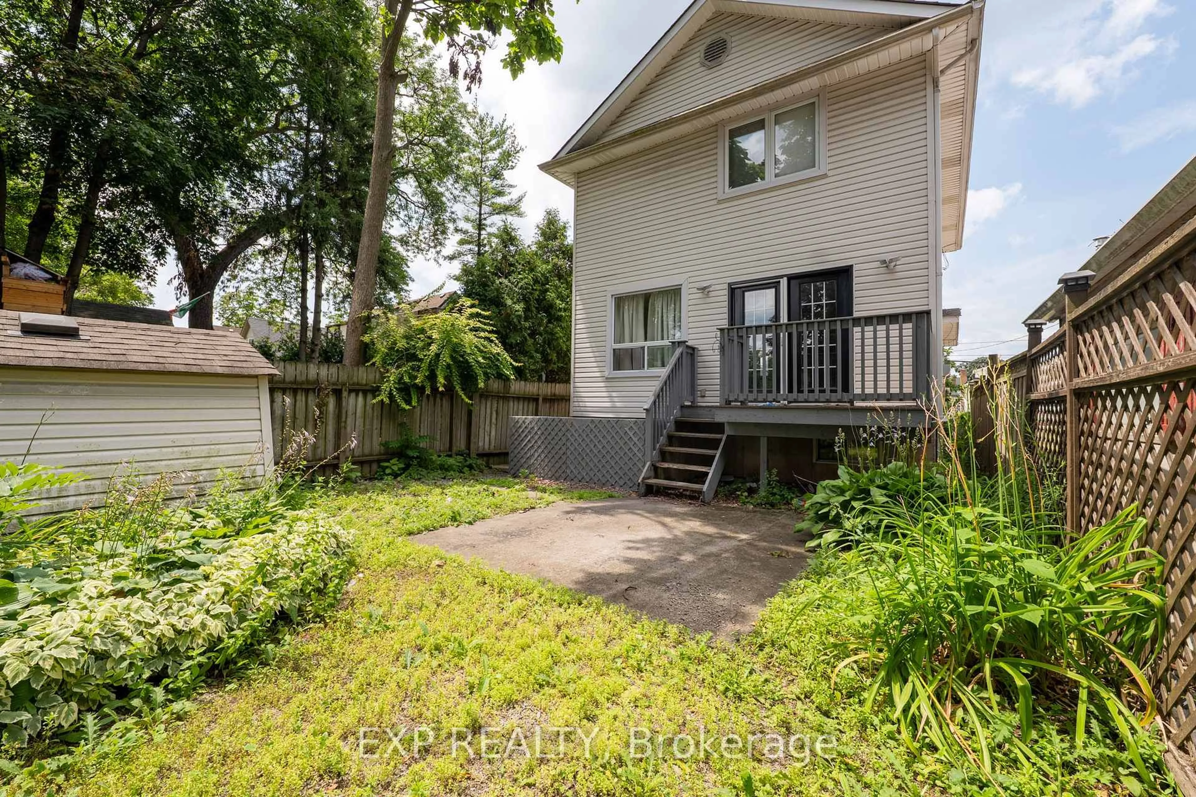 Unknown for 220 Geneva St, St. Catharines Ontario L2R 4P8