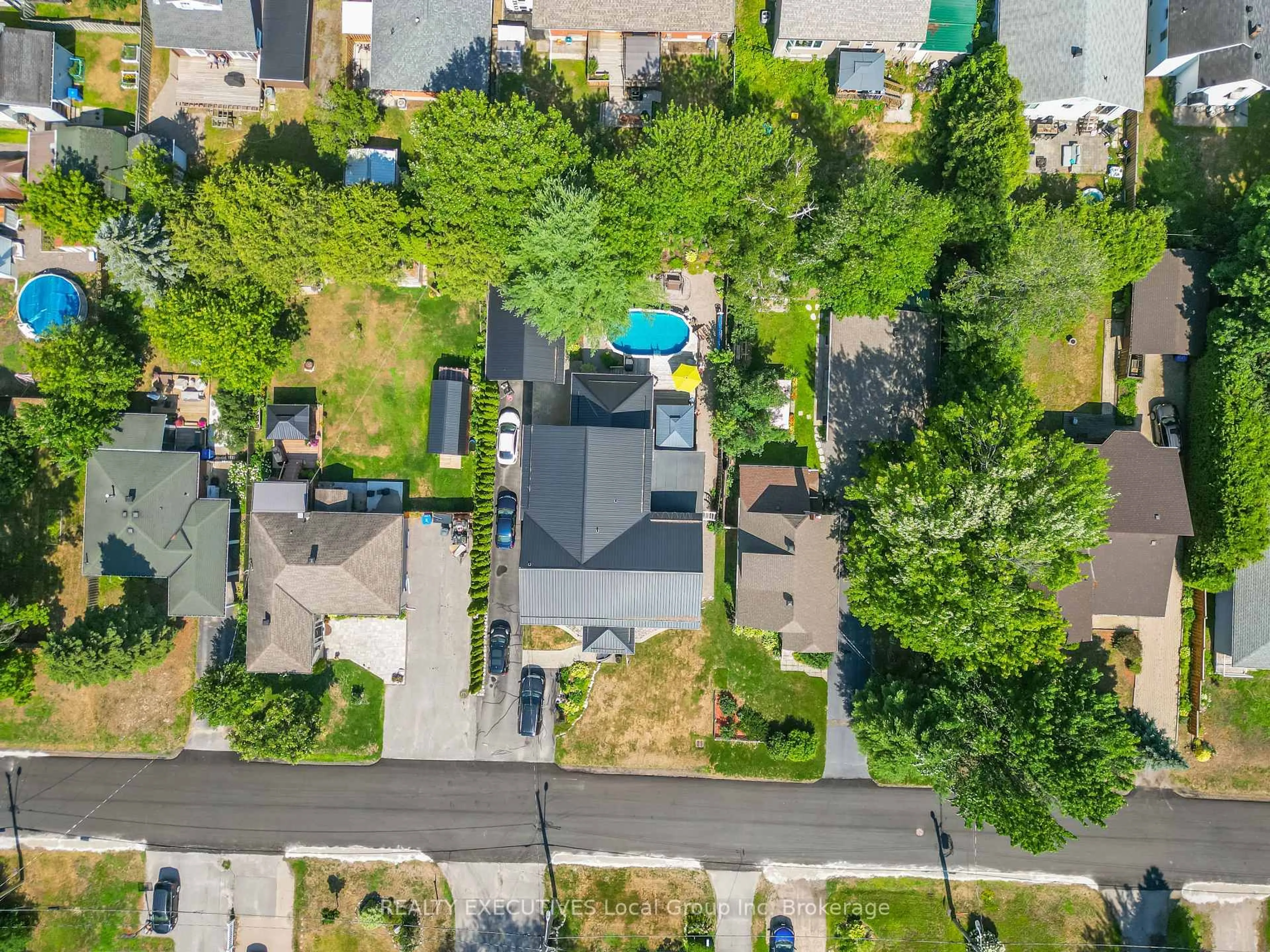 A pic from outside/outdoor area/front of a property/back of a property/a pic from drone, street for 120 Campbell Ave, North Bay Ontario P1A 1V9