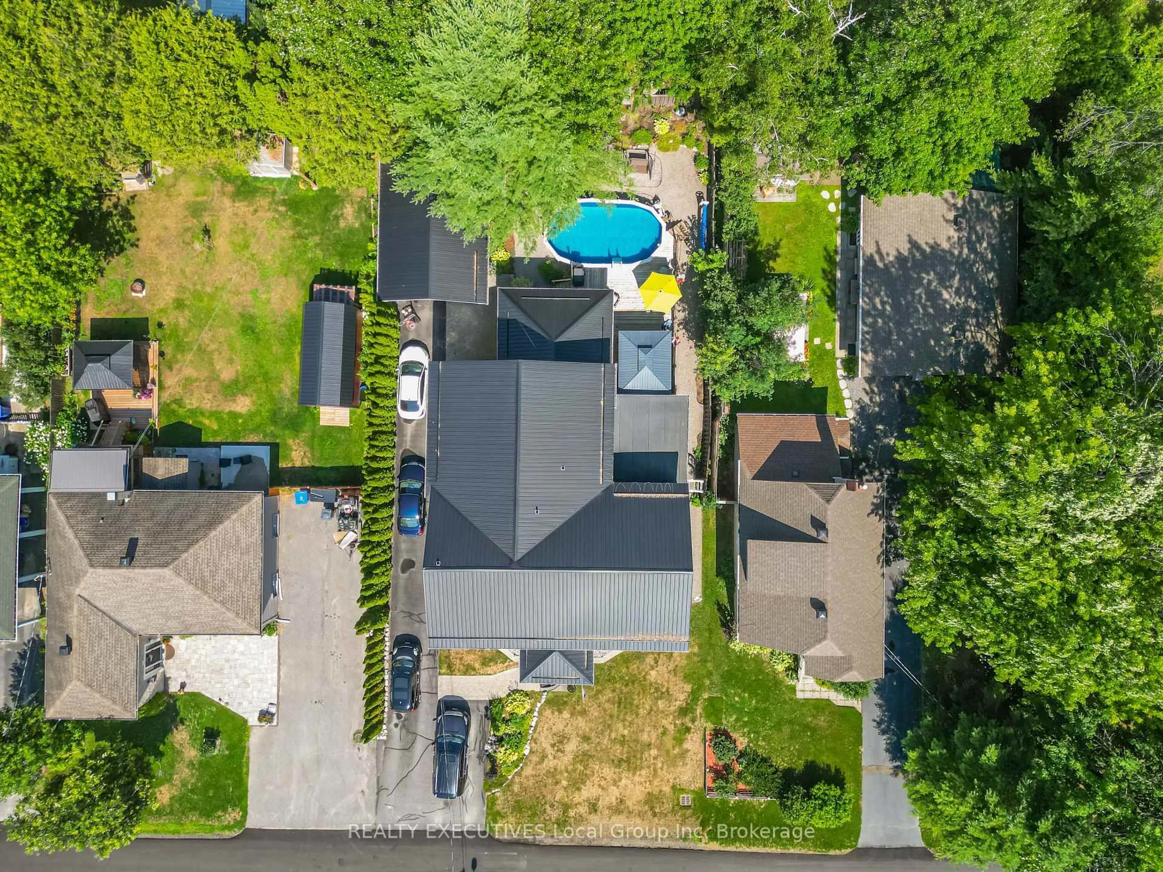 A pic from outside/outdoor area/front of a property/back of a property/a pic from drone, street for 120 Campbell Ave, North Bay Ontario P1A 1V9