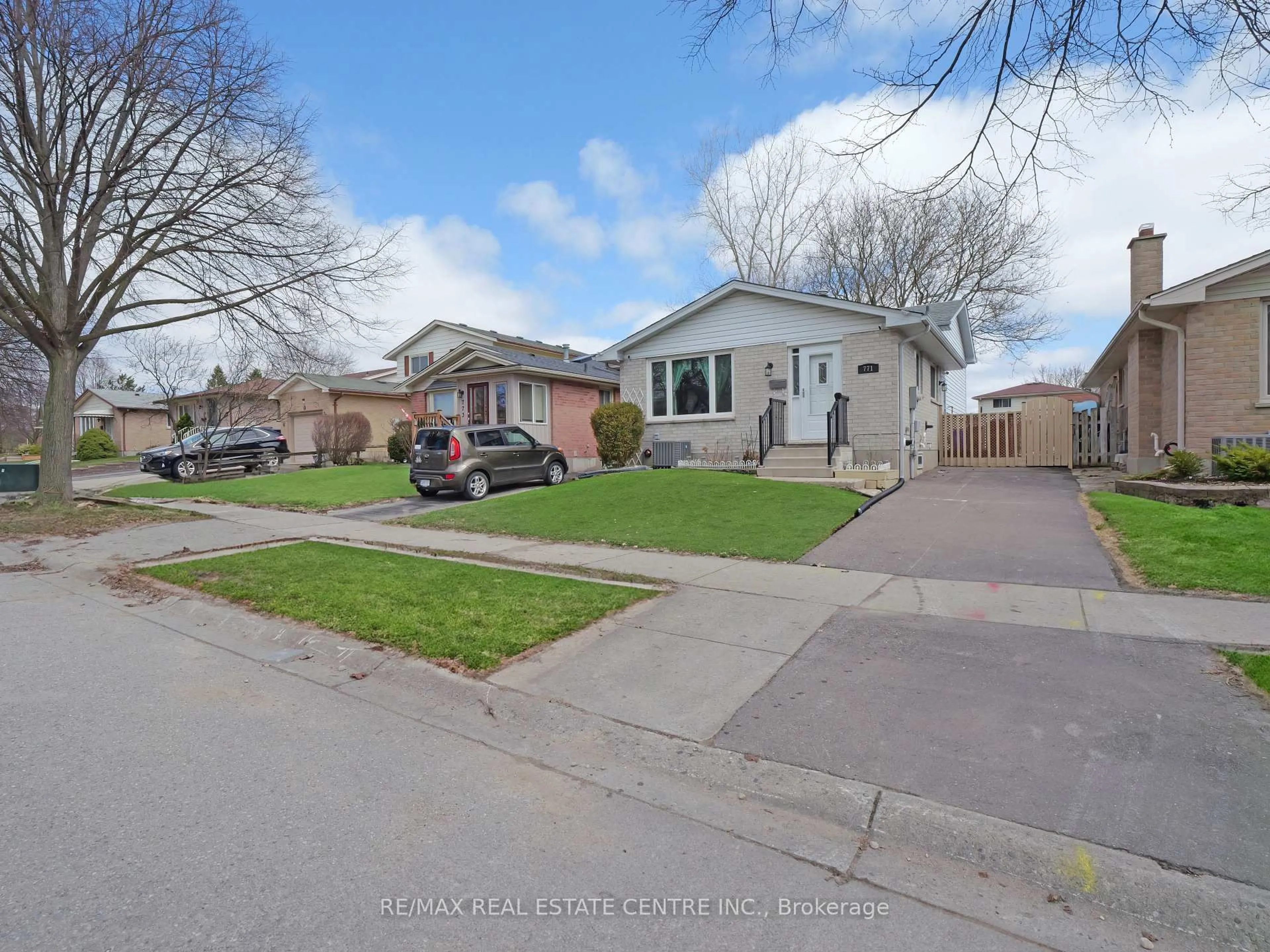 A pic from outside/outdoor area/front of a property/back of a property/a pic from drone, street for 771 Monsarrat Ave, London East Ontario N5Y 4Y3