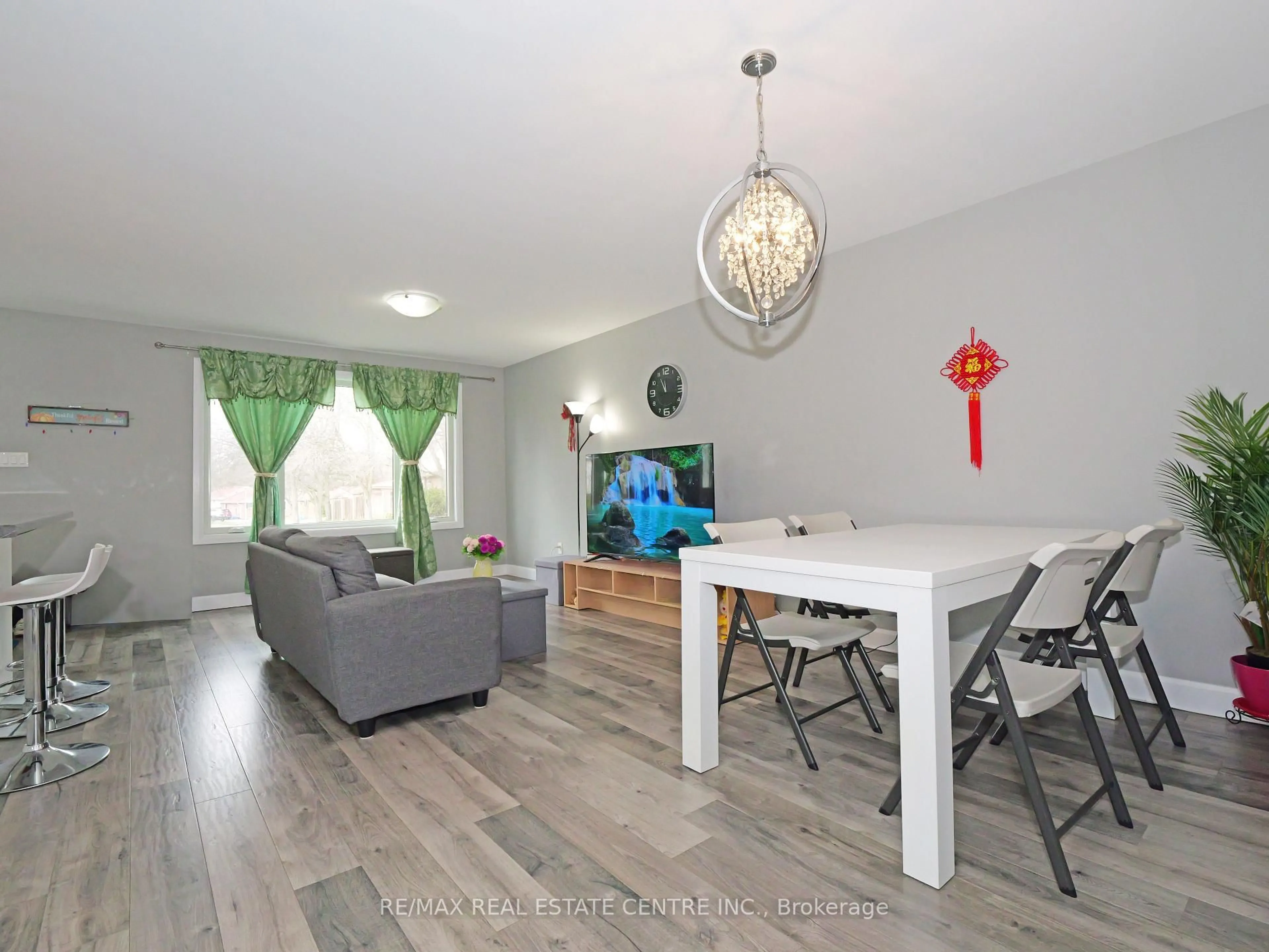 Living room with furniture, wood/laminate floor for 771 Monsarrat Ave, London East Ontario N5Y 4Y3