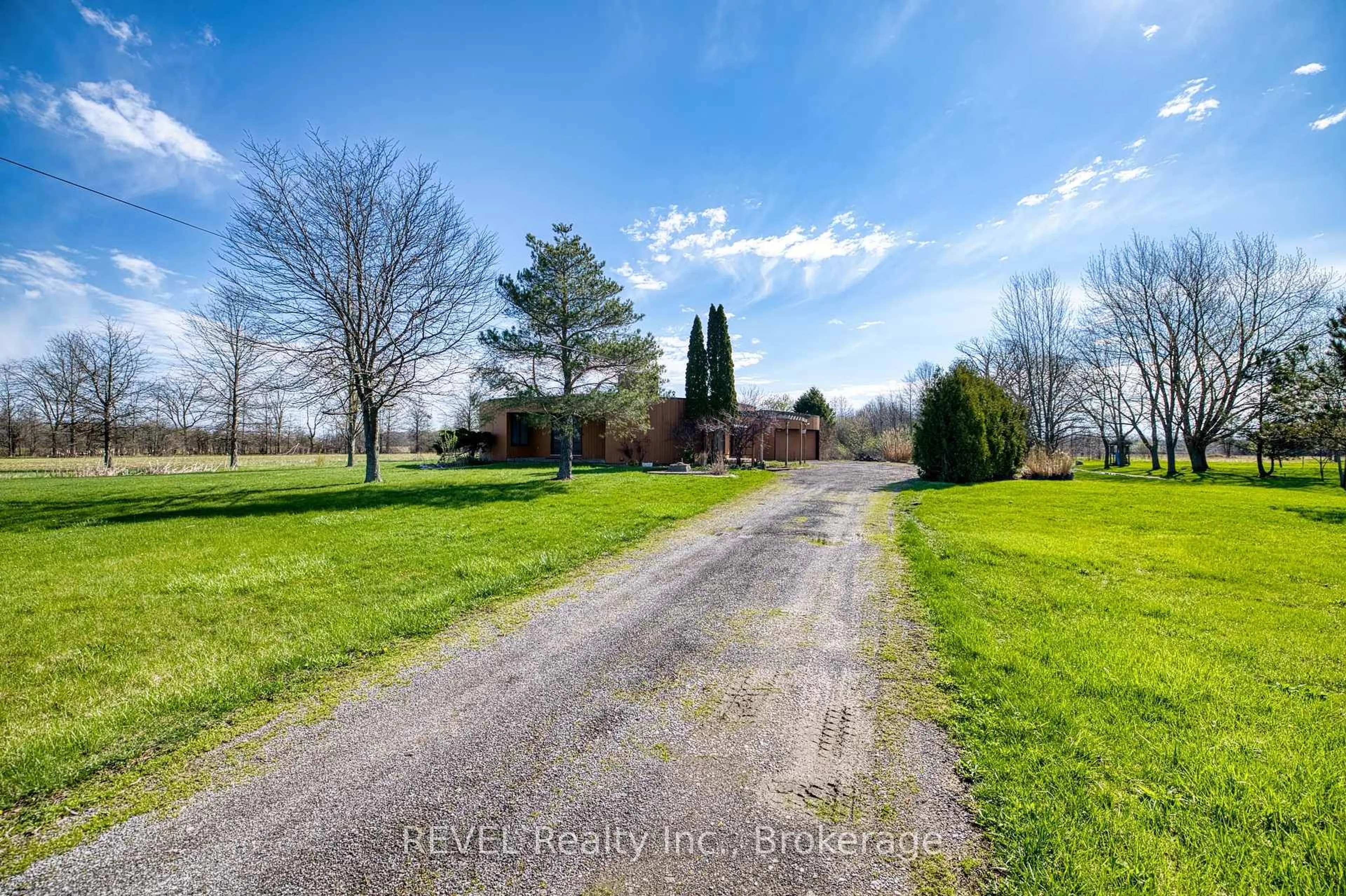 A pic from outside/outdoor area/front of a property/back of a property/a pic from drone, unknown for 9572 Sodom Rd, Niagara Falls Ontario L2G 0S7