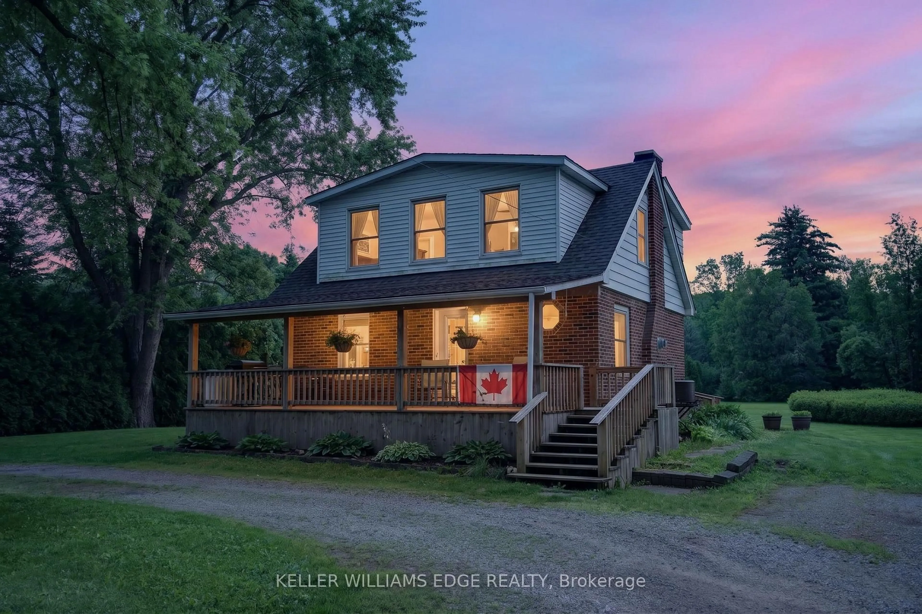 A pic from outside/outdoor area/front of a property/back of a property/a pic from drone, unknown for 162 5TH CONCESSION Rd, Hamilton Ontario L8B 1K5