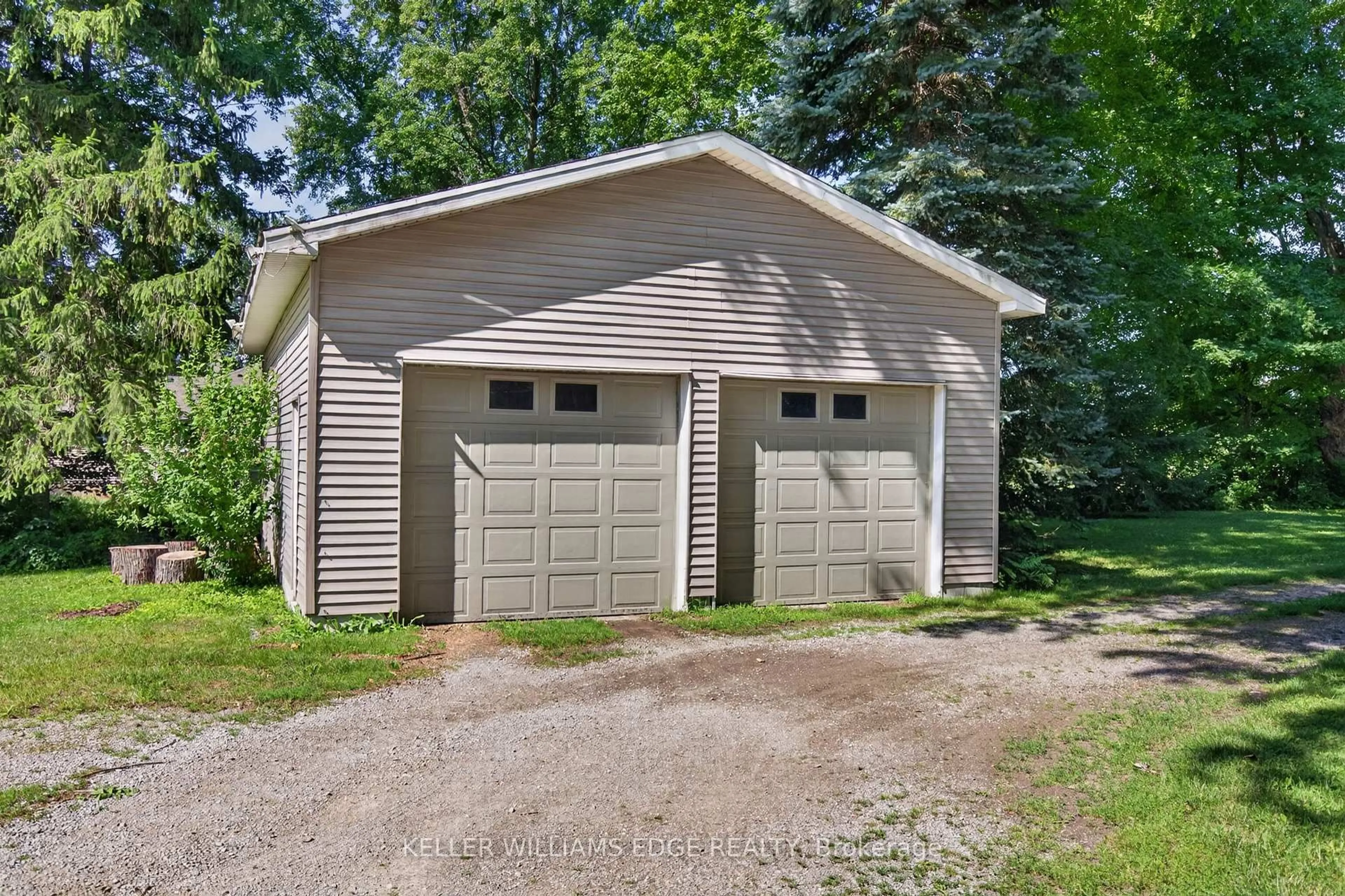 Indoor garage for 162 5TH CONCESSION Rd, Hamilton Ontario L8B 1K5