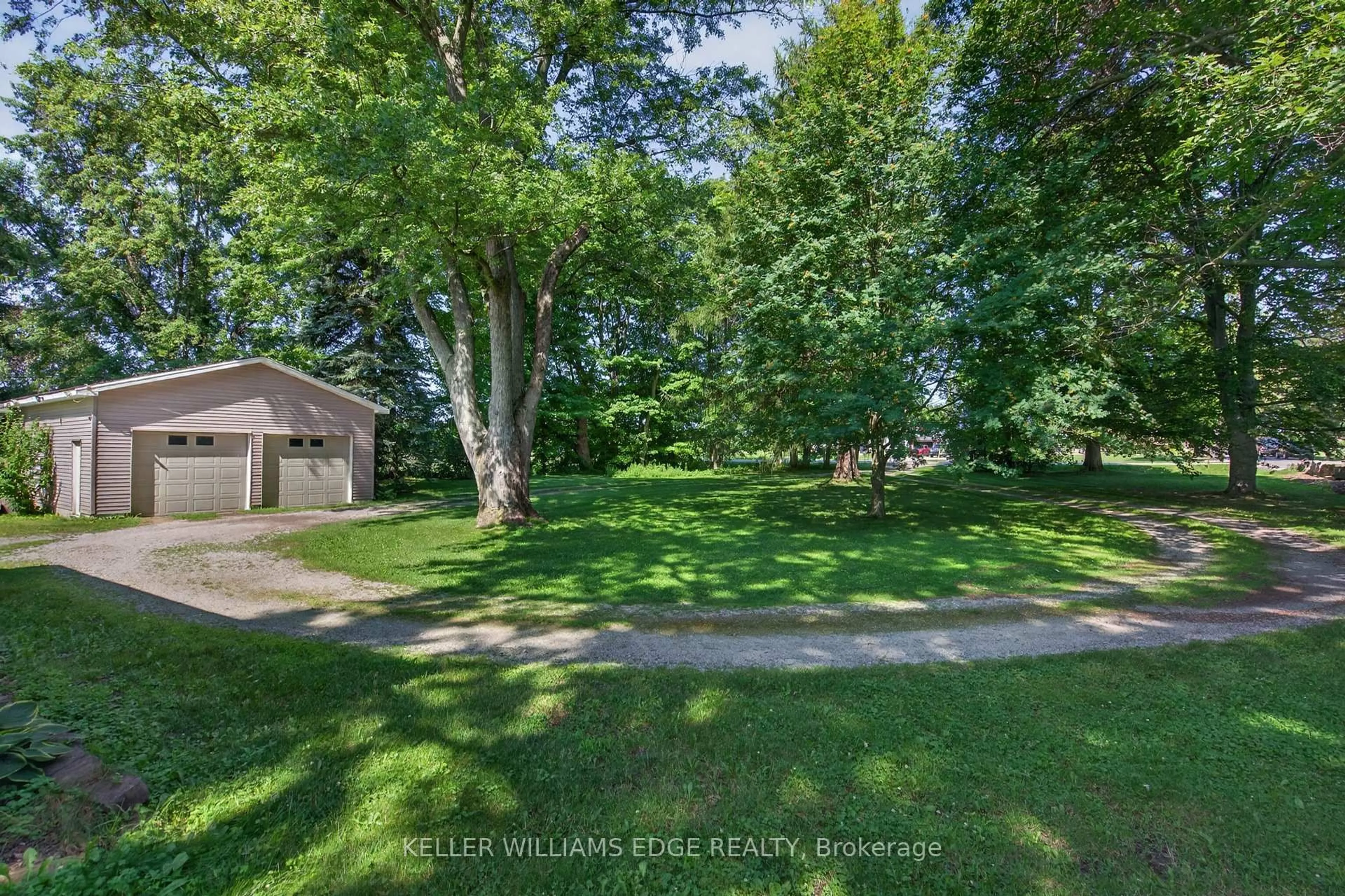 A pic from outside/outdoor area/front of a property/back of a property/a pic from drone, street for 162 5TH CONCESSION Rd, Hamilton Ontario L8B 1K5