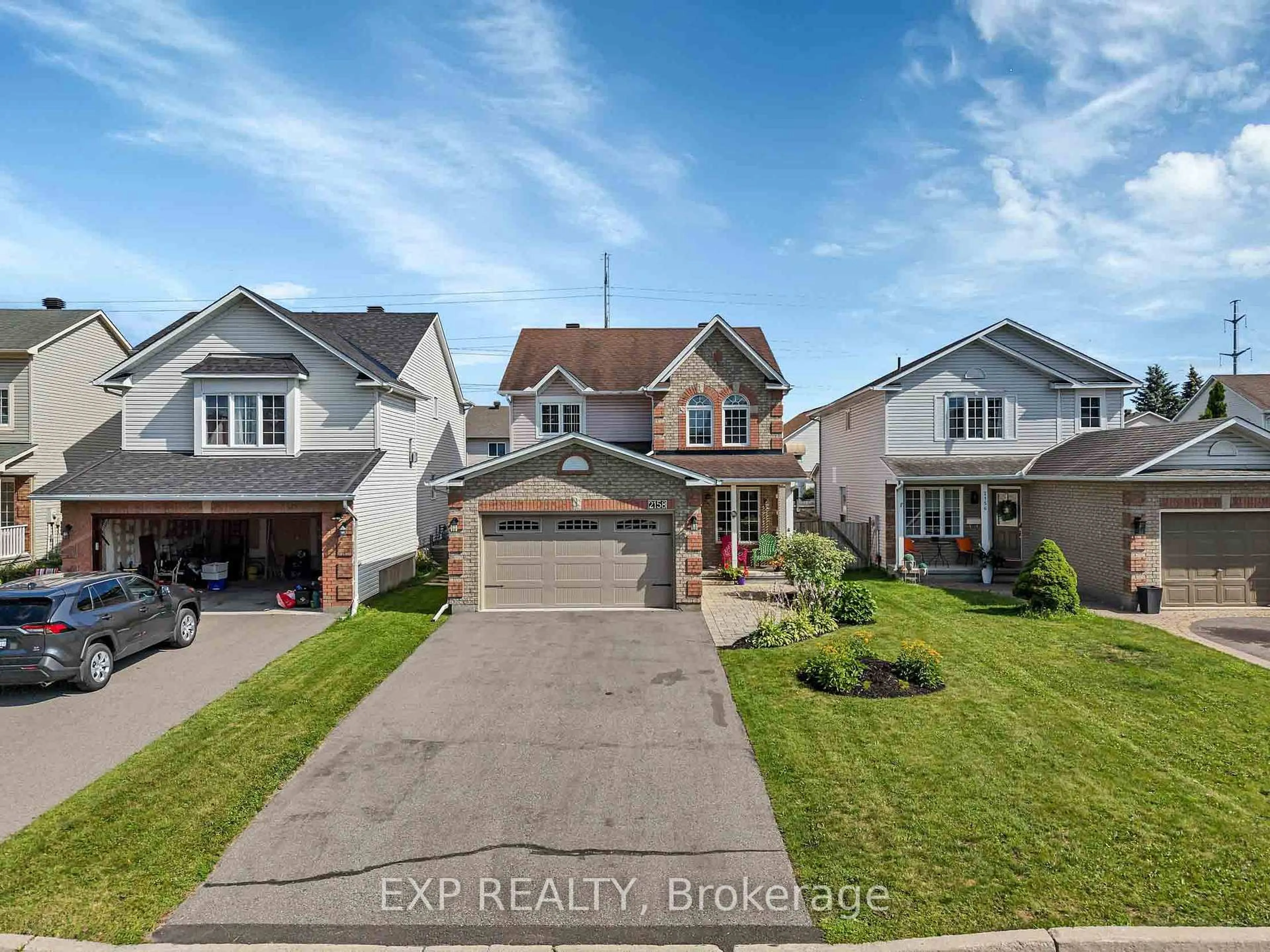 A pic from outside/outdoor area/front of a property/back of a property/a pic from drone, street for 2158 Gardenway Dr, Ottawa Ontario K4A 3S4
