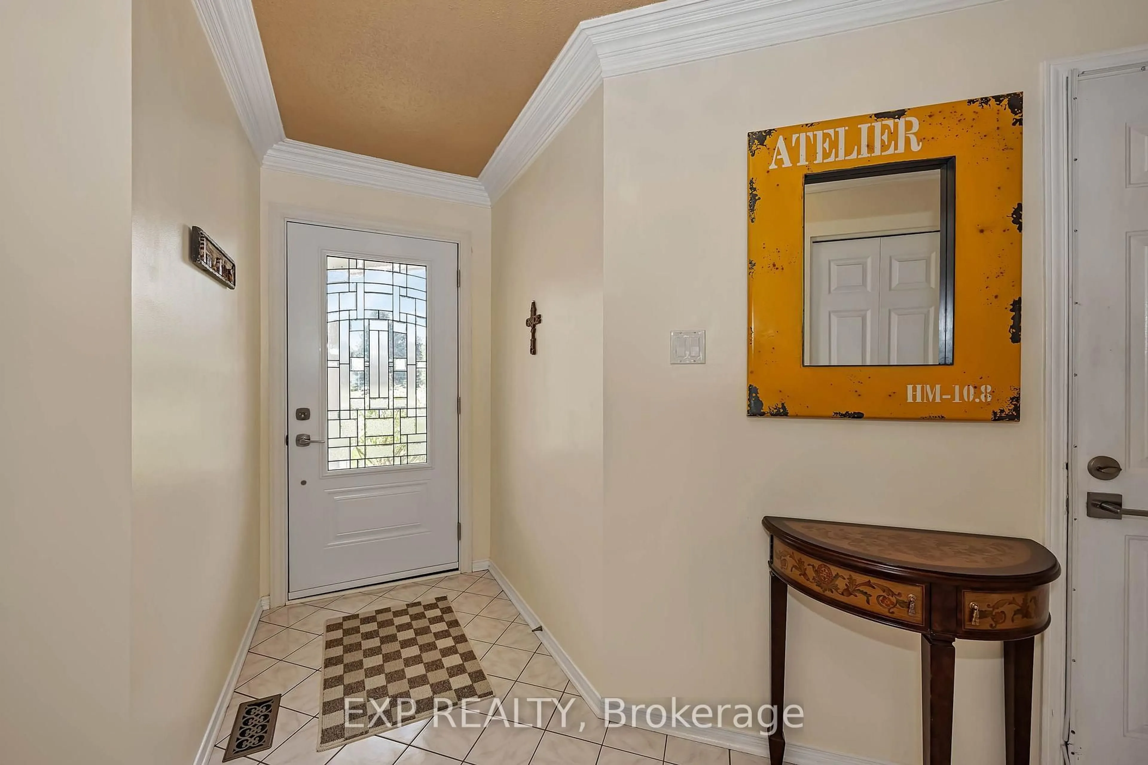 Indoor entryway for 2158 Gardenway Dr, Ottawa Ontario K4A 3S4