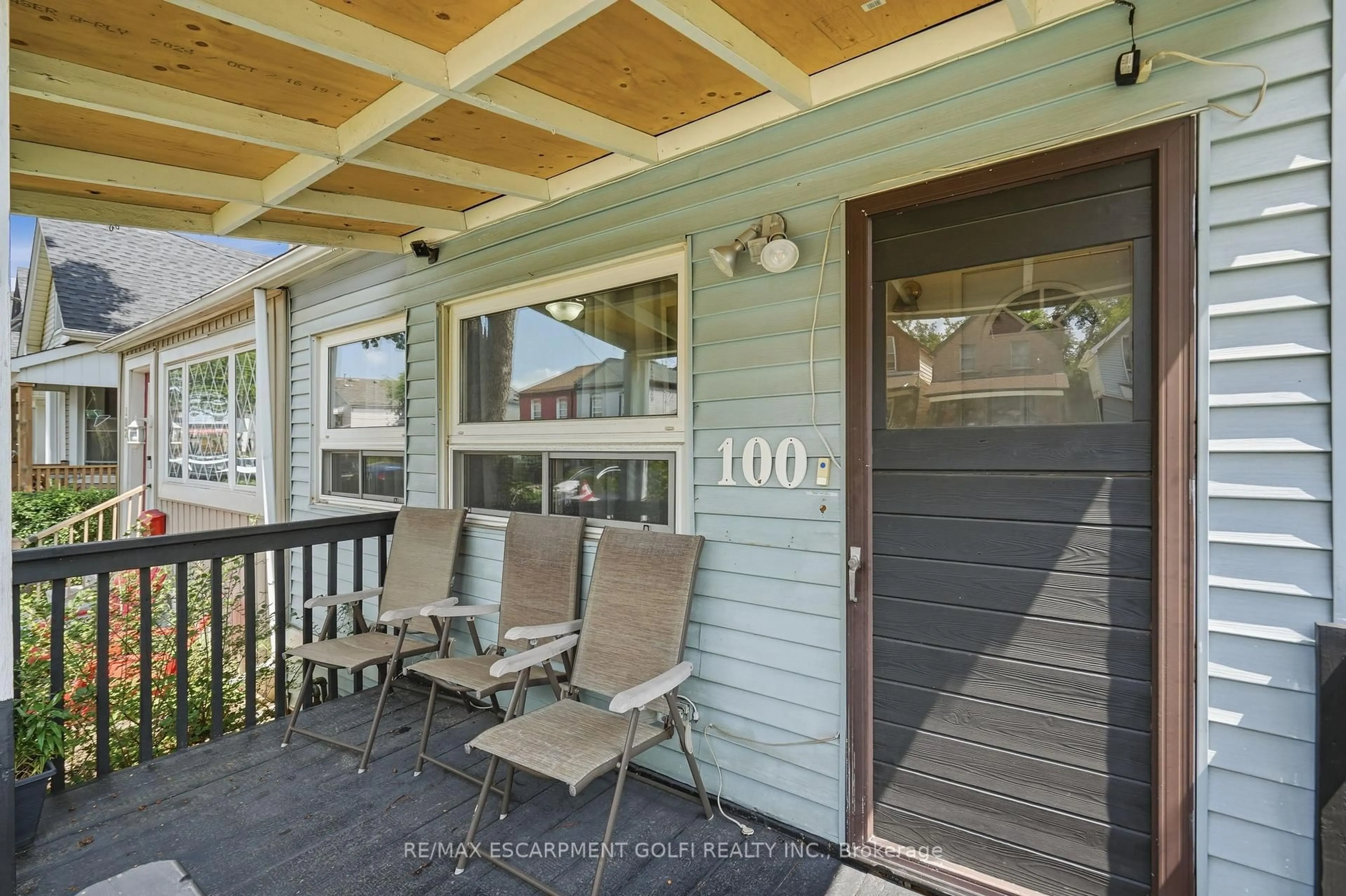 Patio, street for 100 Chestnut Ave, Hamilton Ontario L8L 6K9