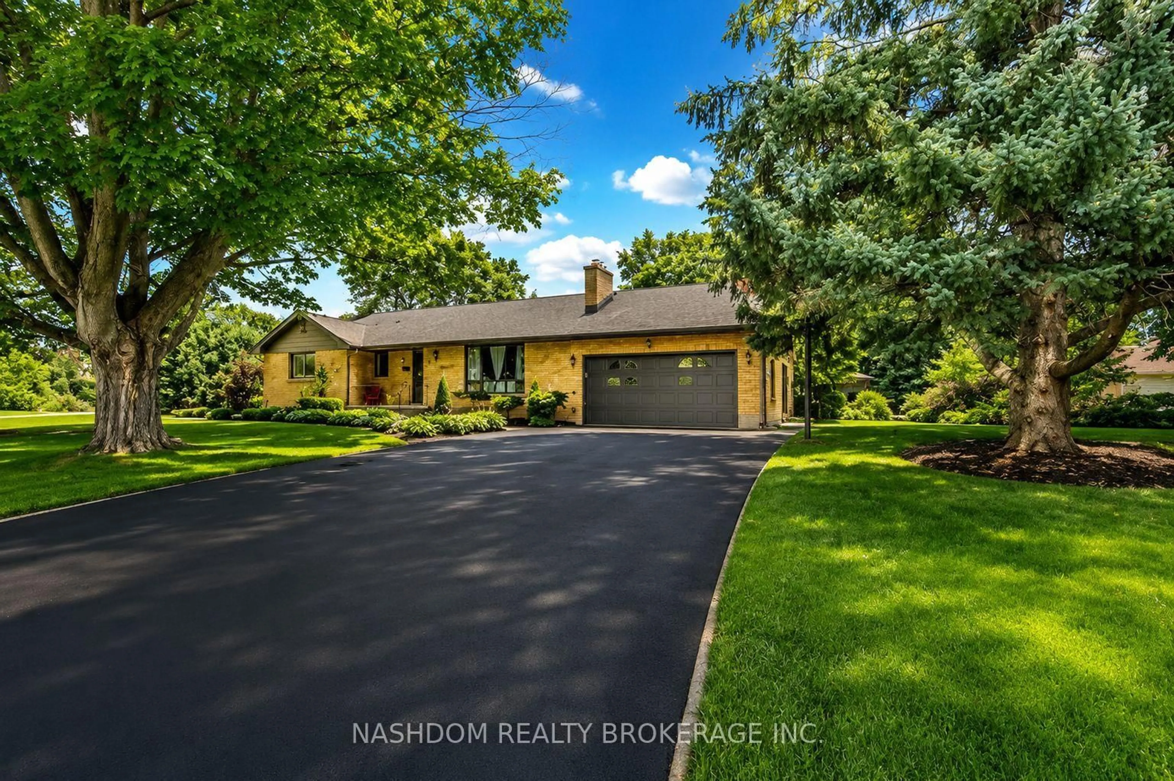 A pic from outside/outdoor area/front of a property/back of a property/a pic from drone, street for 21 EDGAR Dr, London North Ontario N6K 1K2